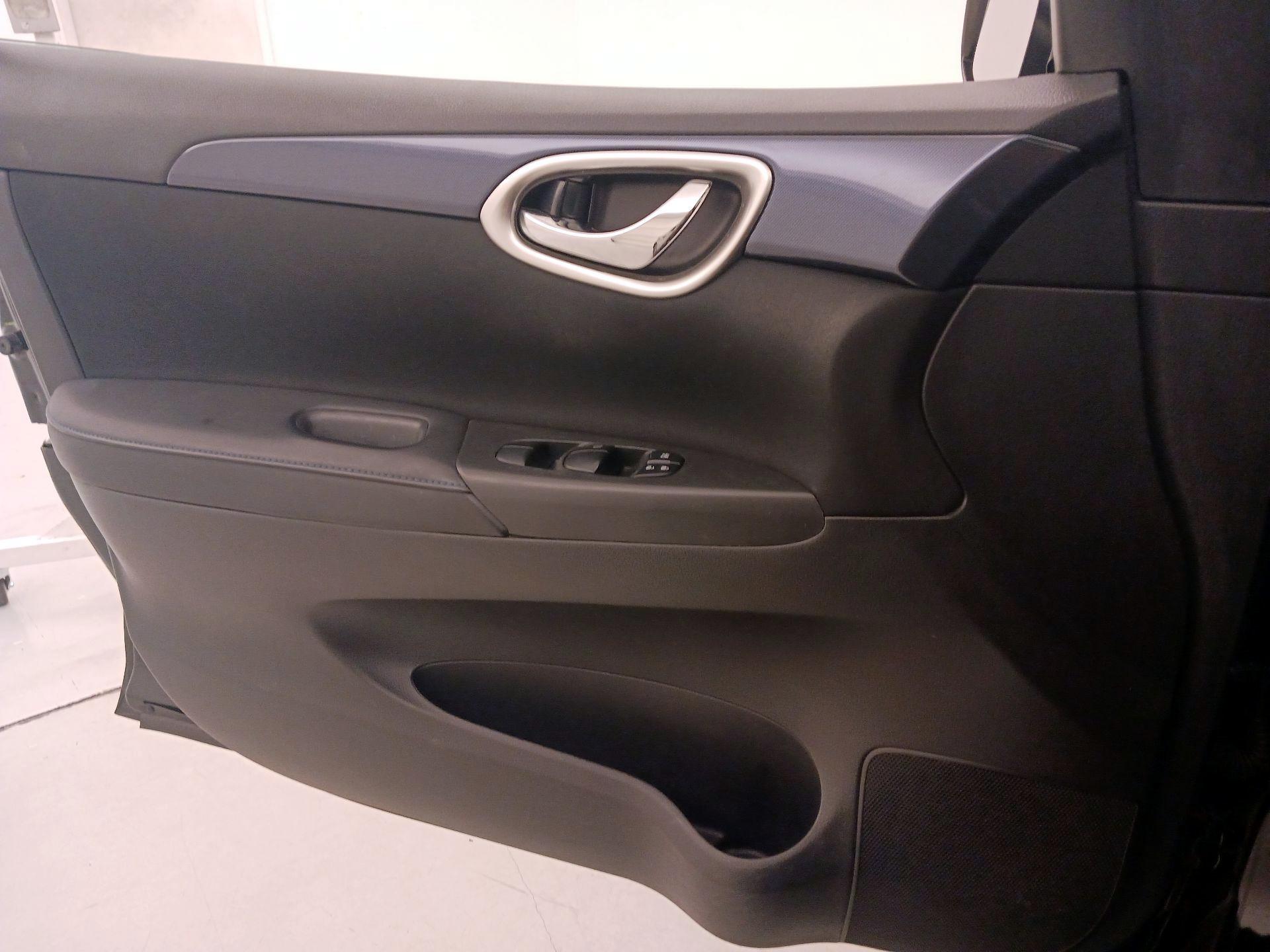 Thumbnail: 2019 Nissan Sentra - 12