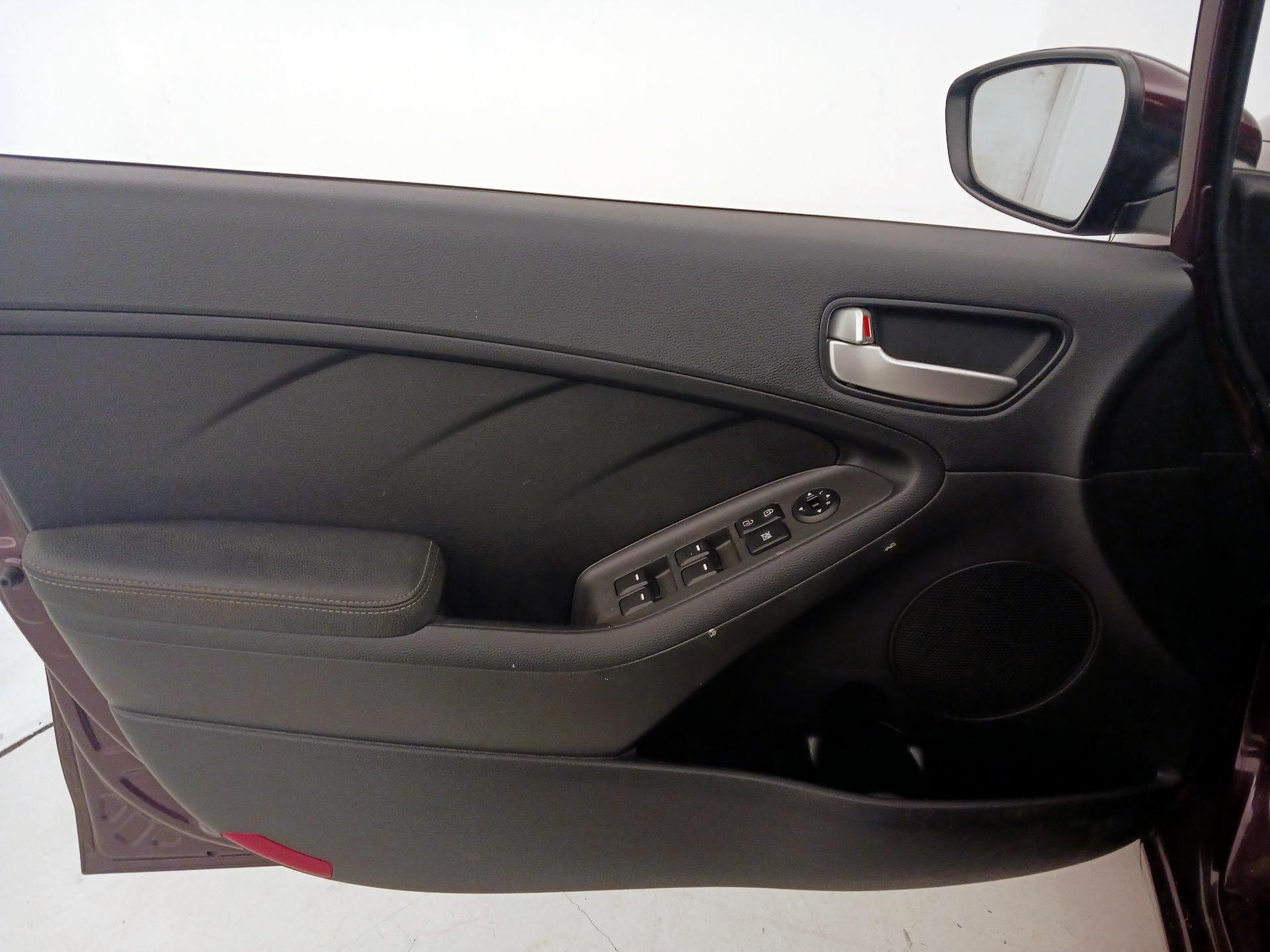 Thumbnail: 2017 Kia Forte - 12