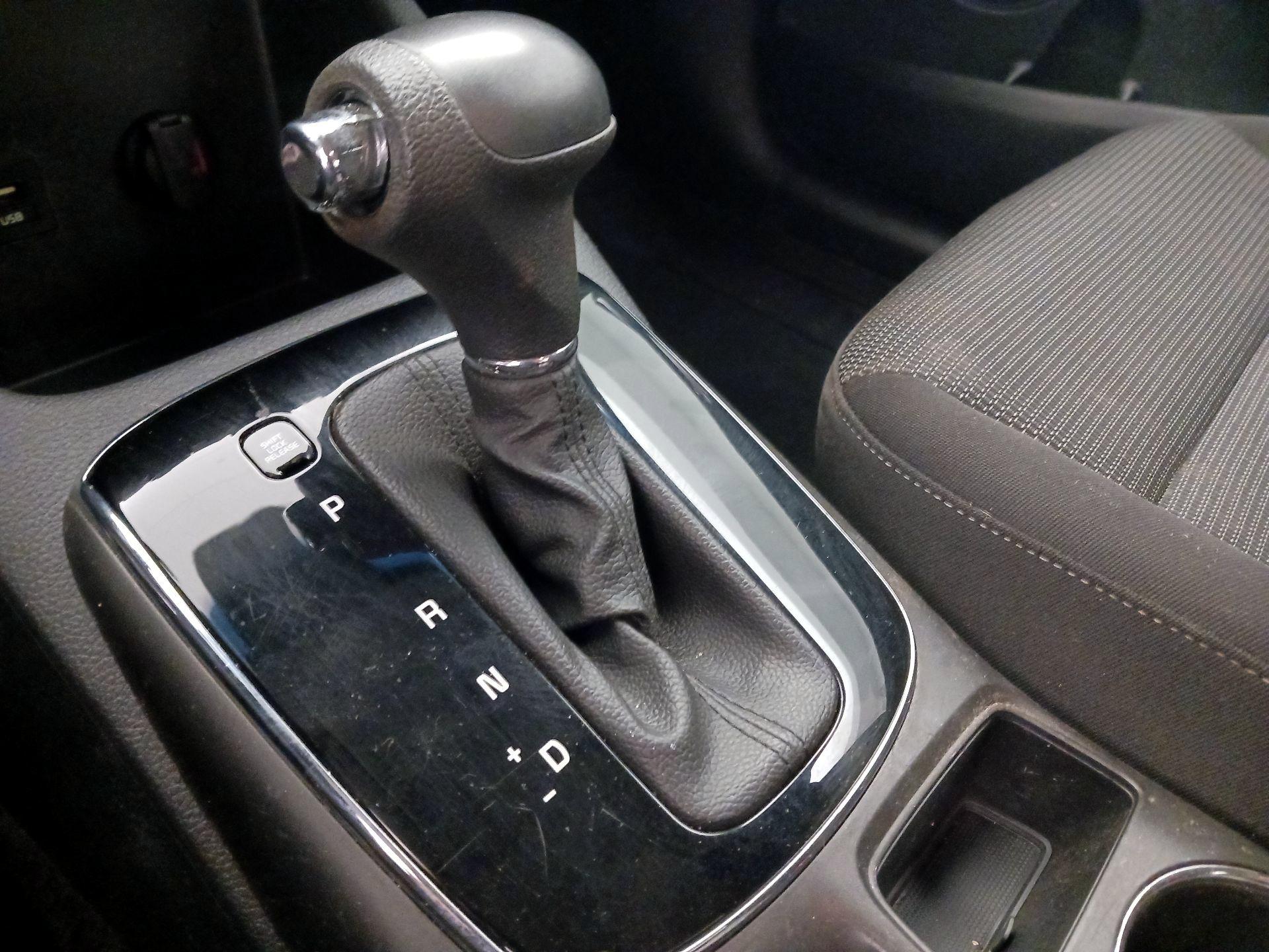 Thumbnail: 2017 Kia Forte - 16