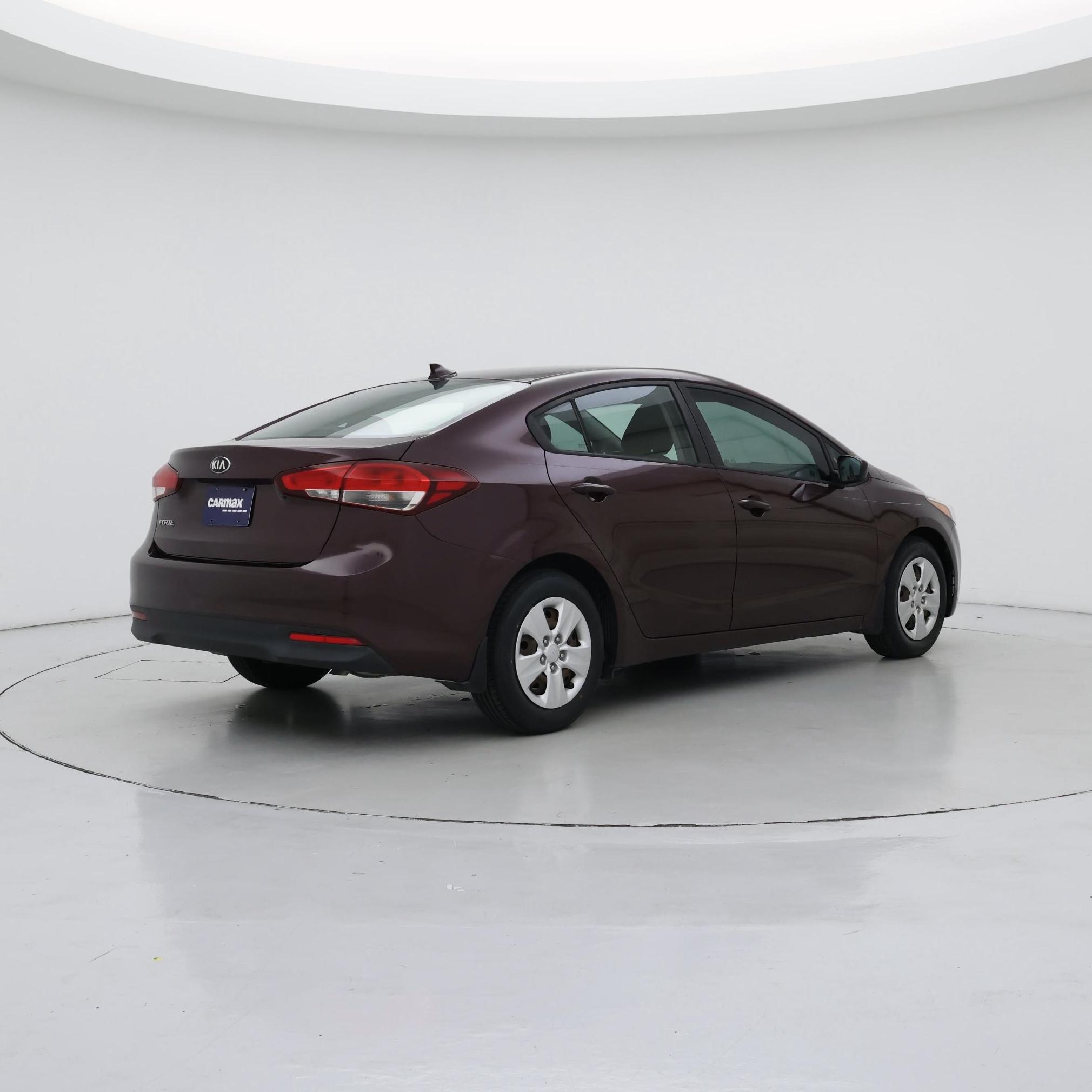 Thumbnail: 2017 Kia Forte - 8