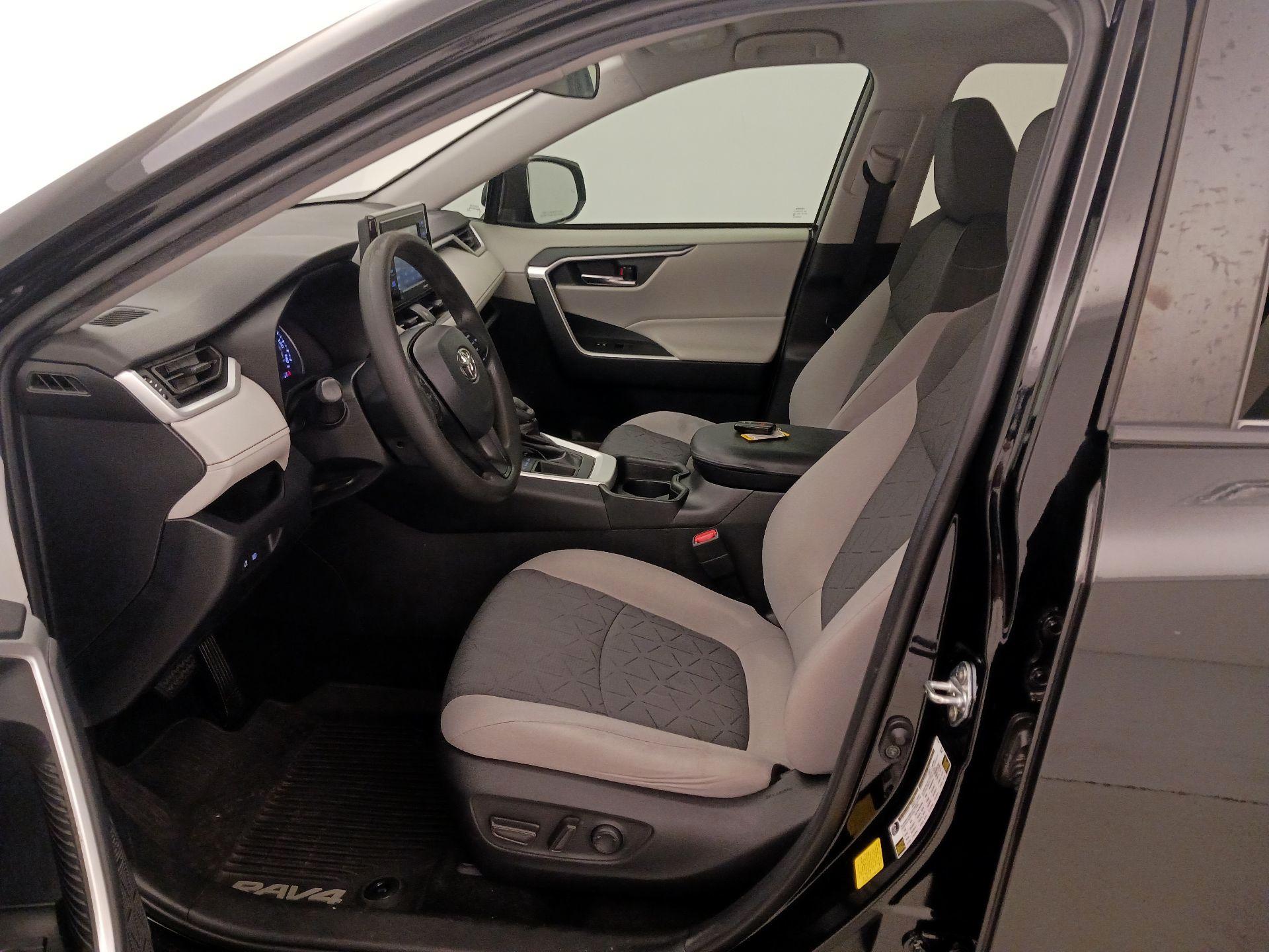 Thumbnail: 2020 Toyota RAV4 - 11