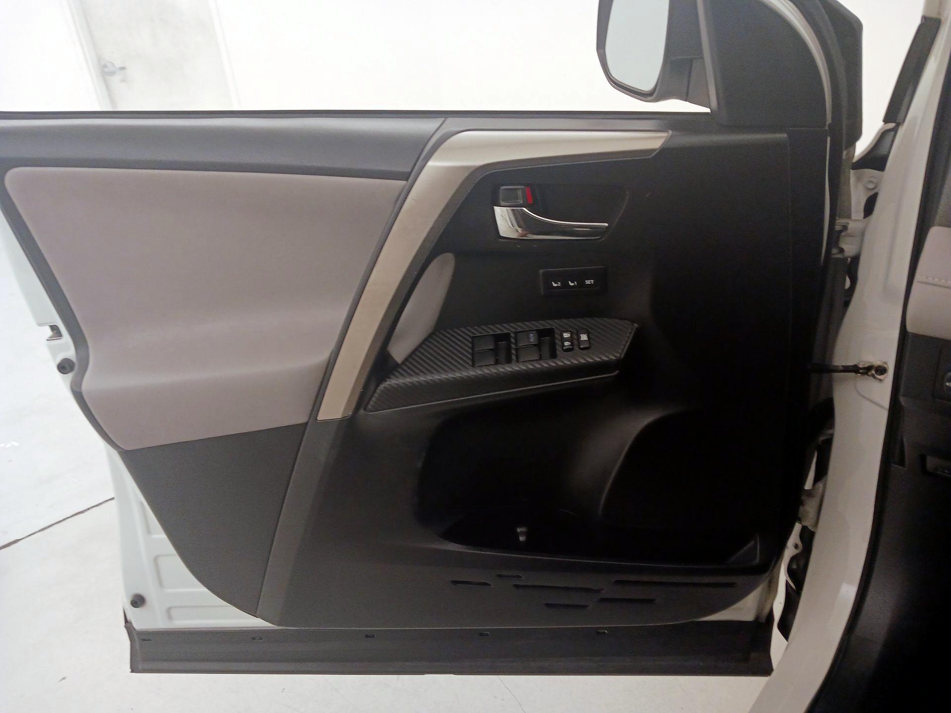 Thumbnail: 2015 Toyota RAV4 - 12