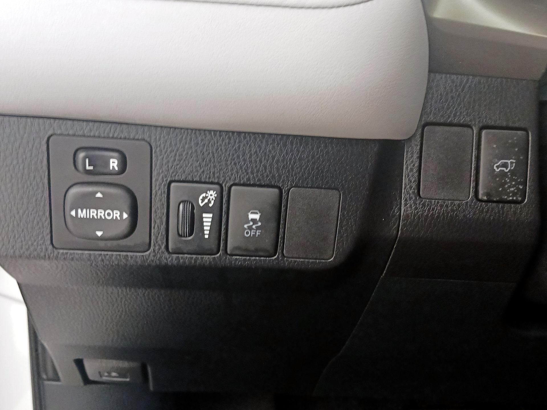 Thumbnail: 2015 Toyota RAV4 - 13