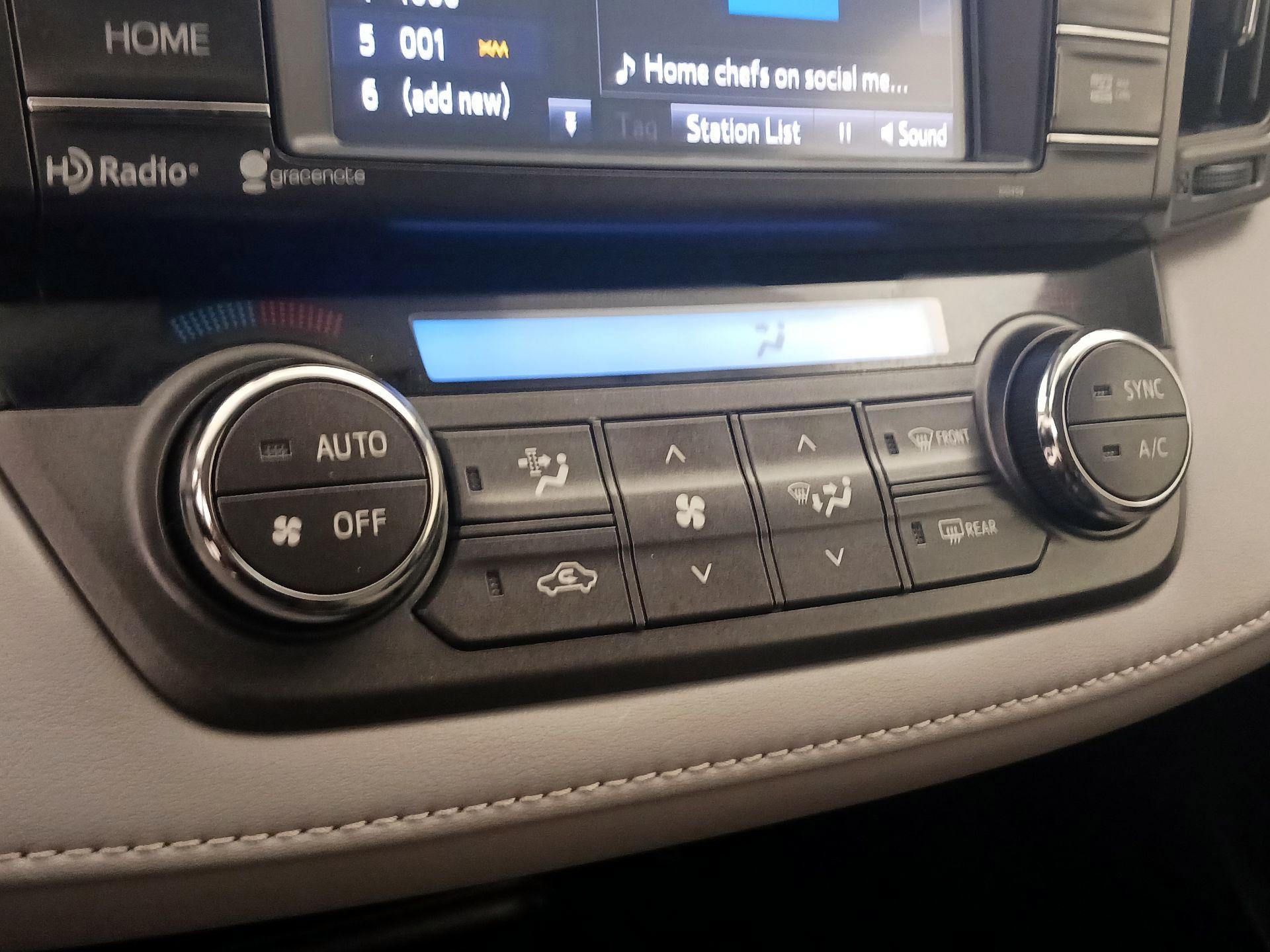 Thumbnail: 2015 Toyota RAV4 - 17