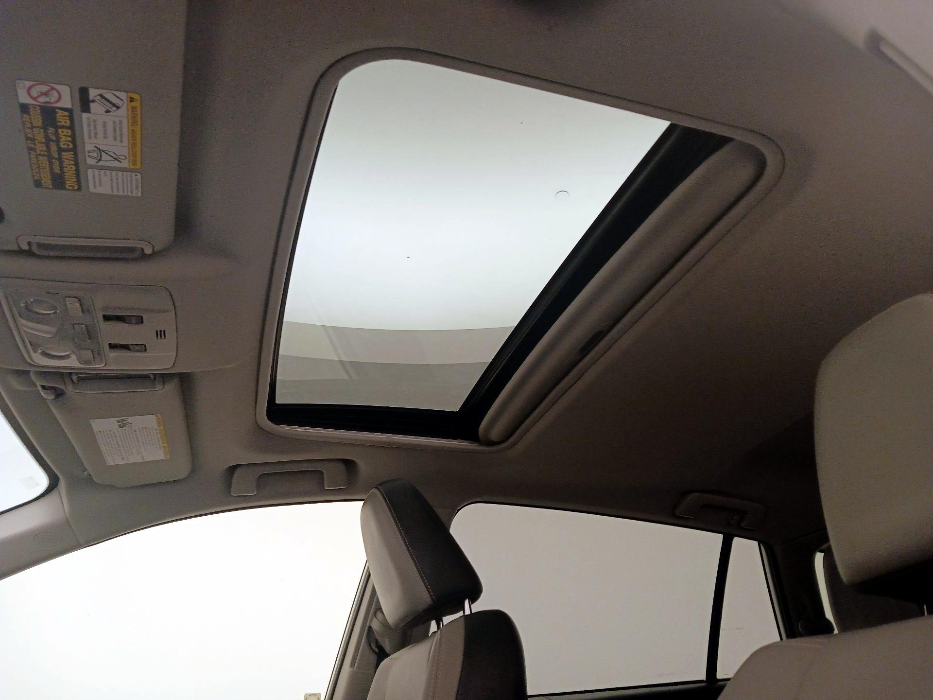 Thumbnail: 2015 Toyota RAV4 - 20