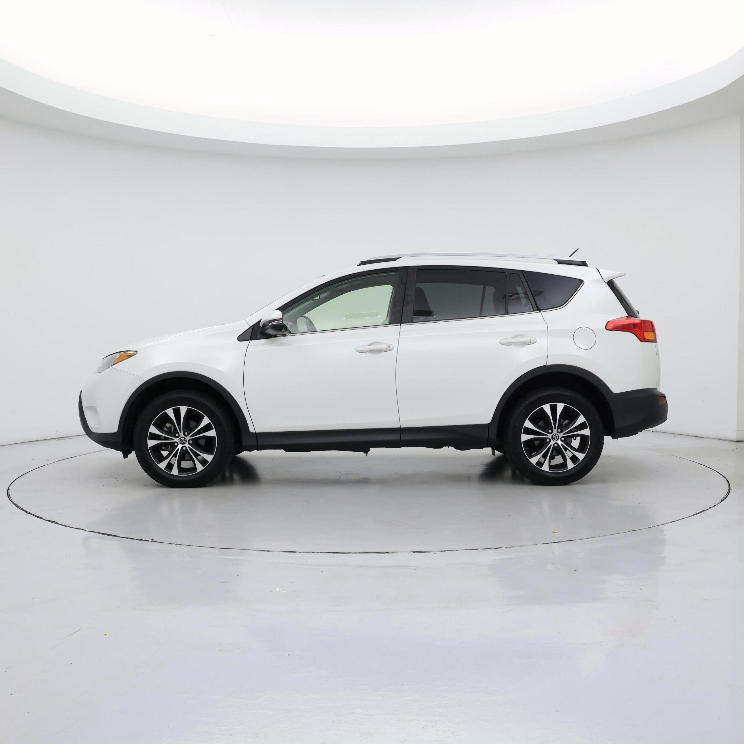 Thumbnail: 2015 Toyota RAV4 - 3