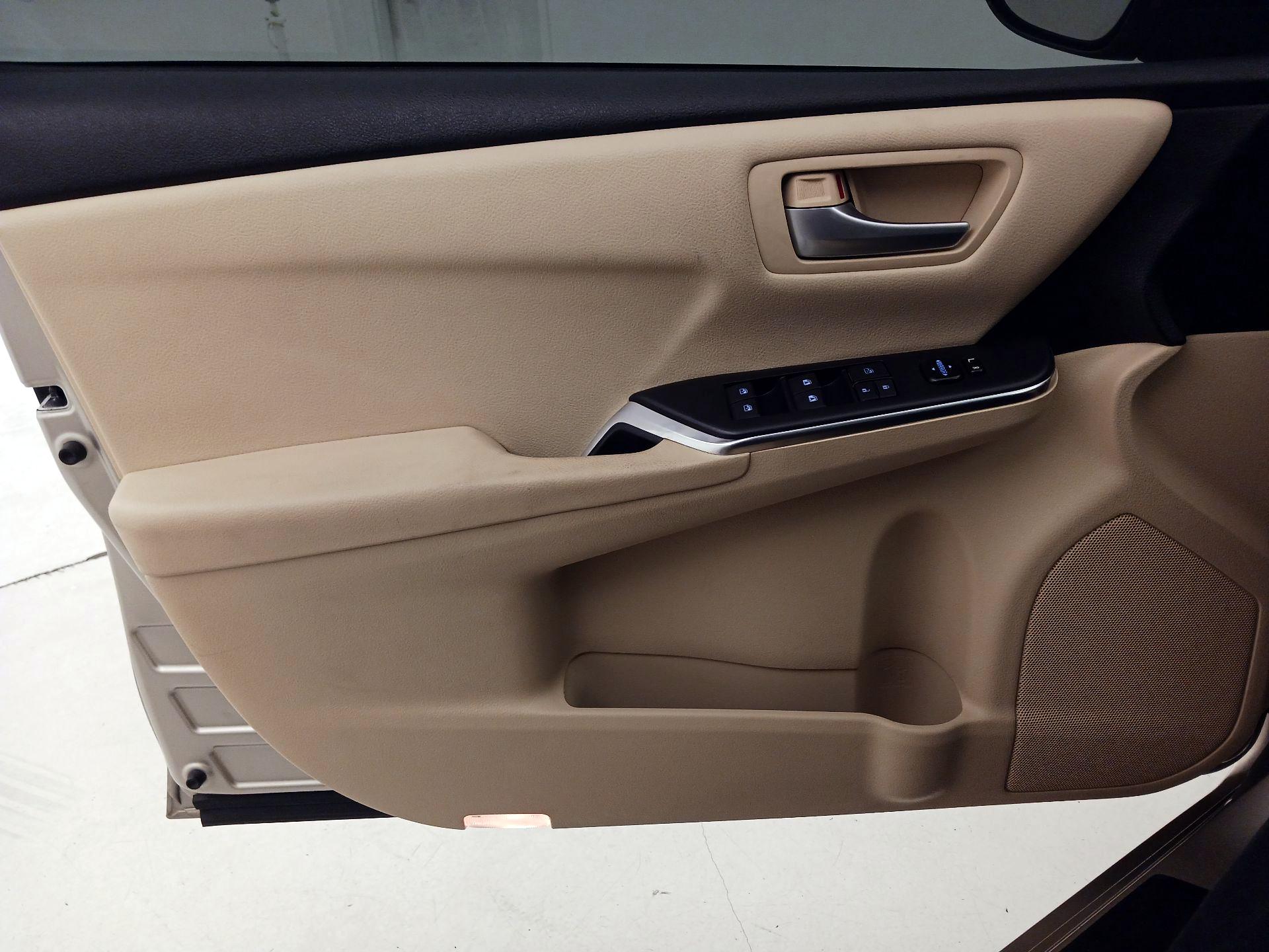 Thumbnail: 2017 Toyota Camry - 12