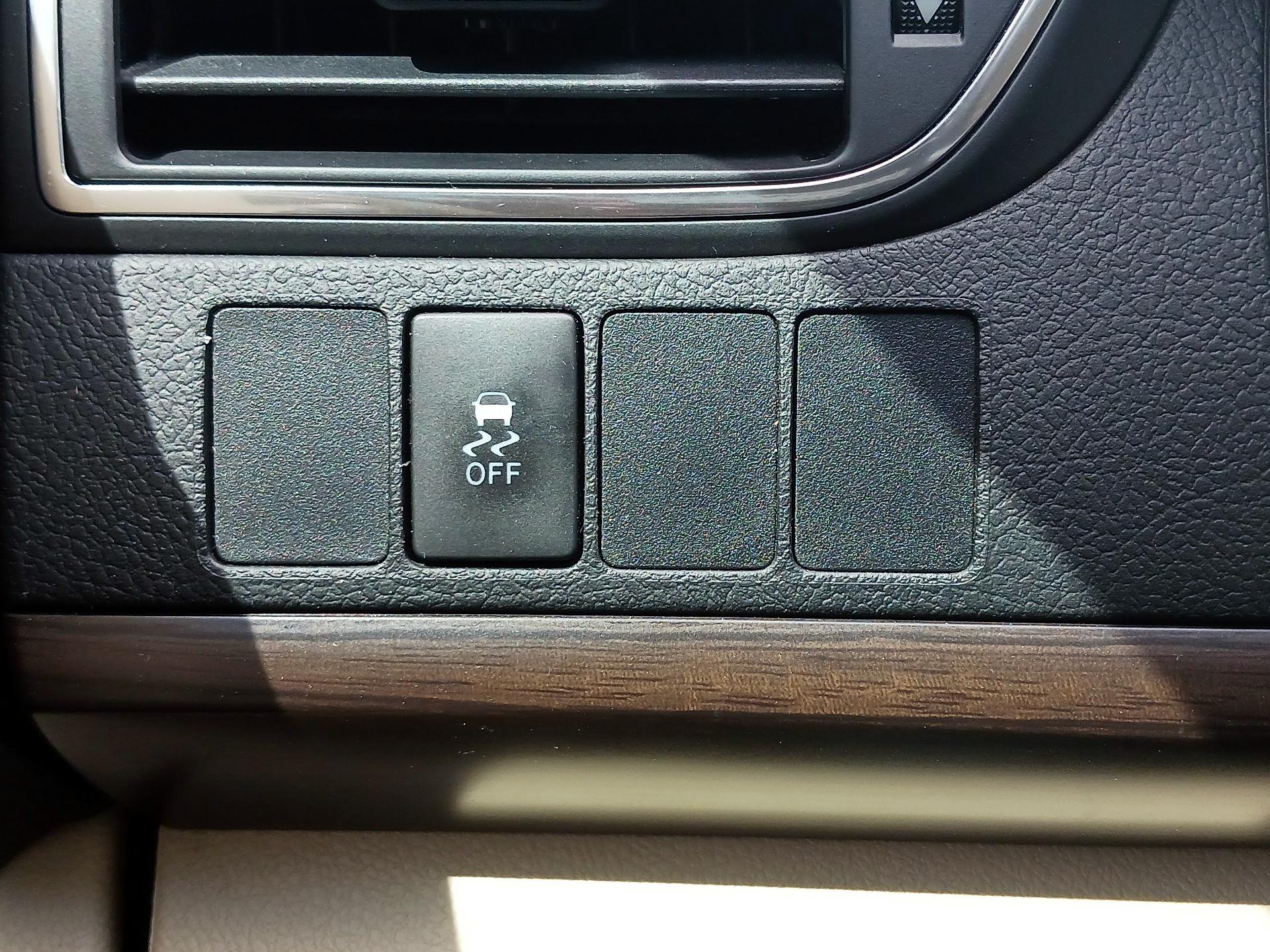 Thumbnail: 2017 Toyota Camry - 13