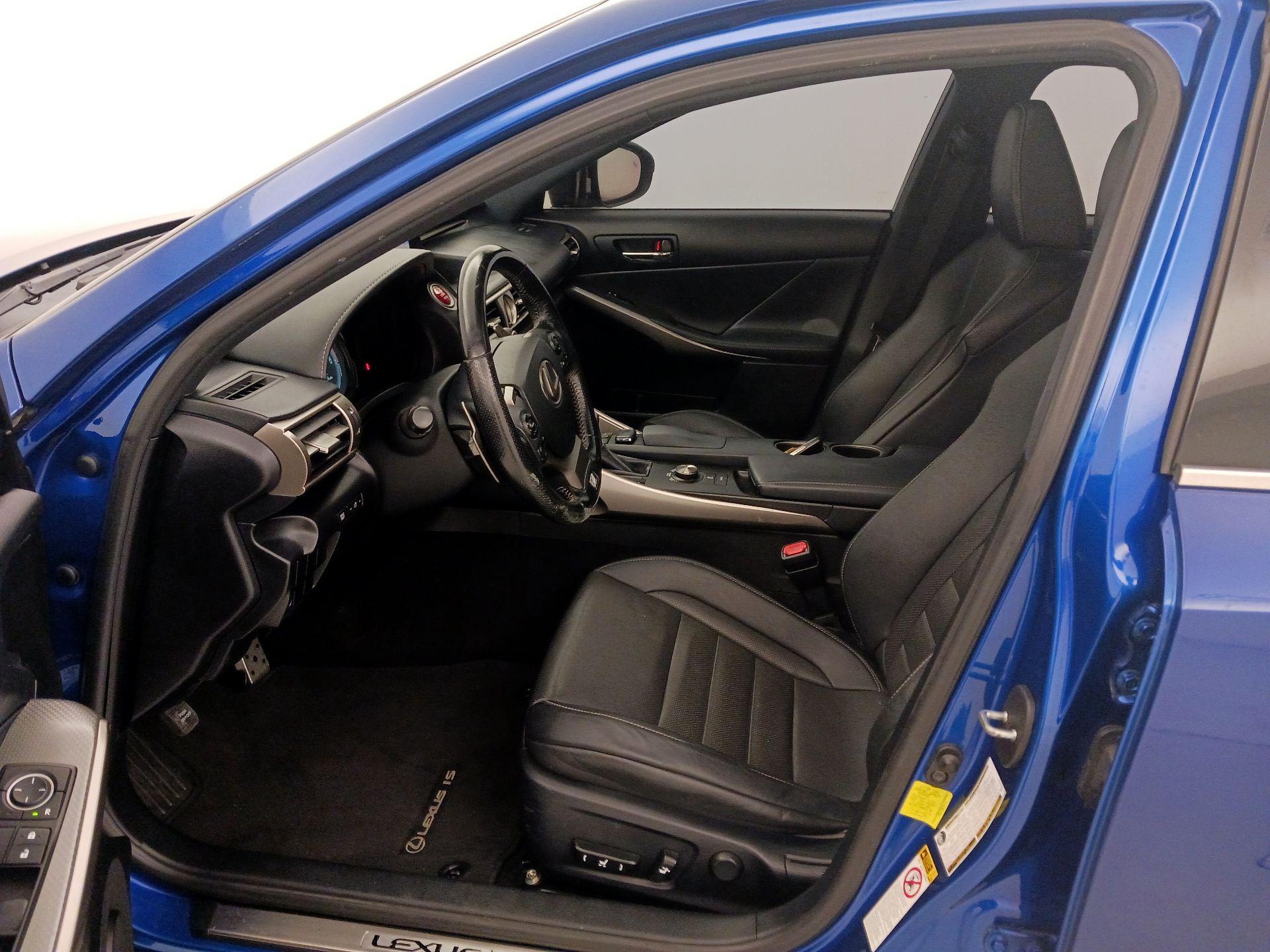 Thumbnail: 2016 Lexus IS - 11