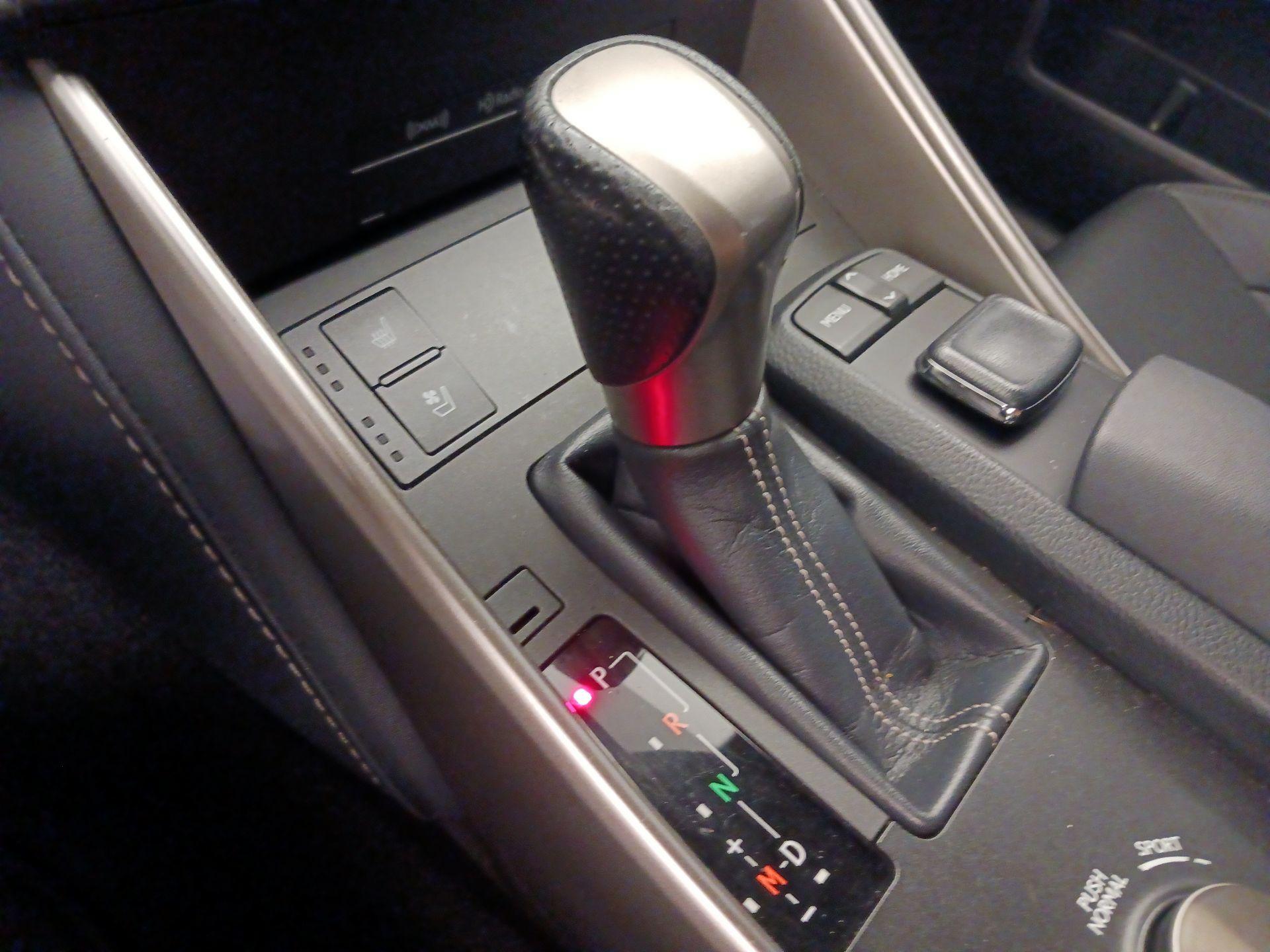 Thumbnail: 2016 Lexus IS - 18