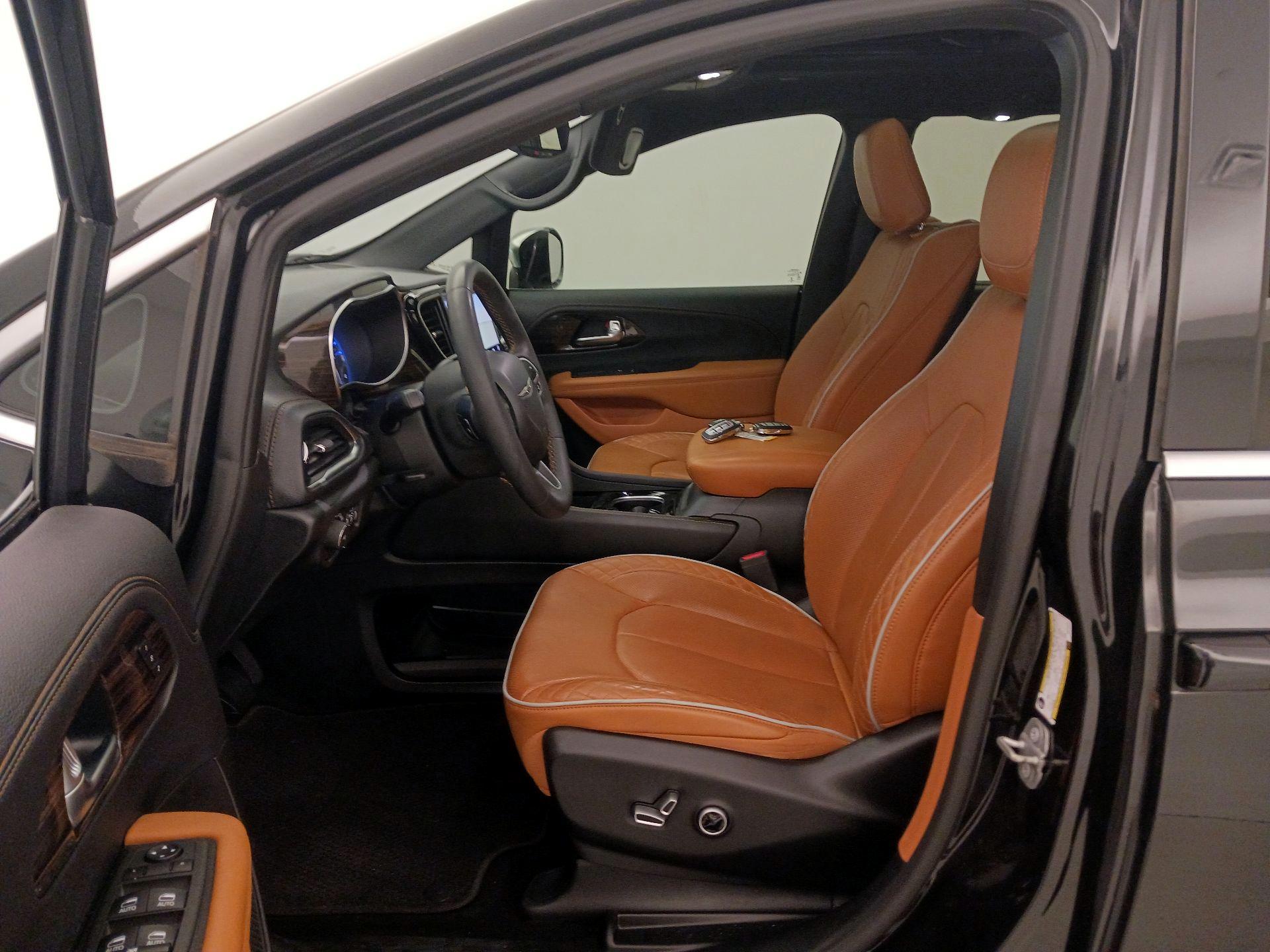 Thumbnail: 2022 Chrysler Pacifica - 11