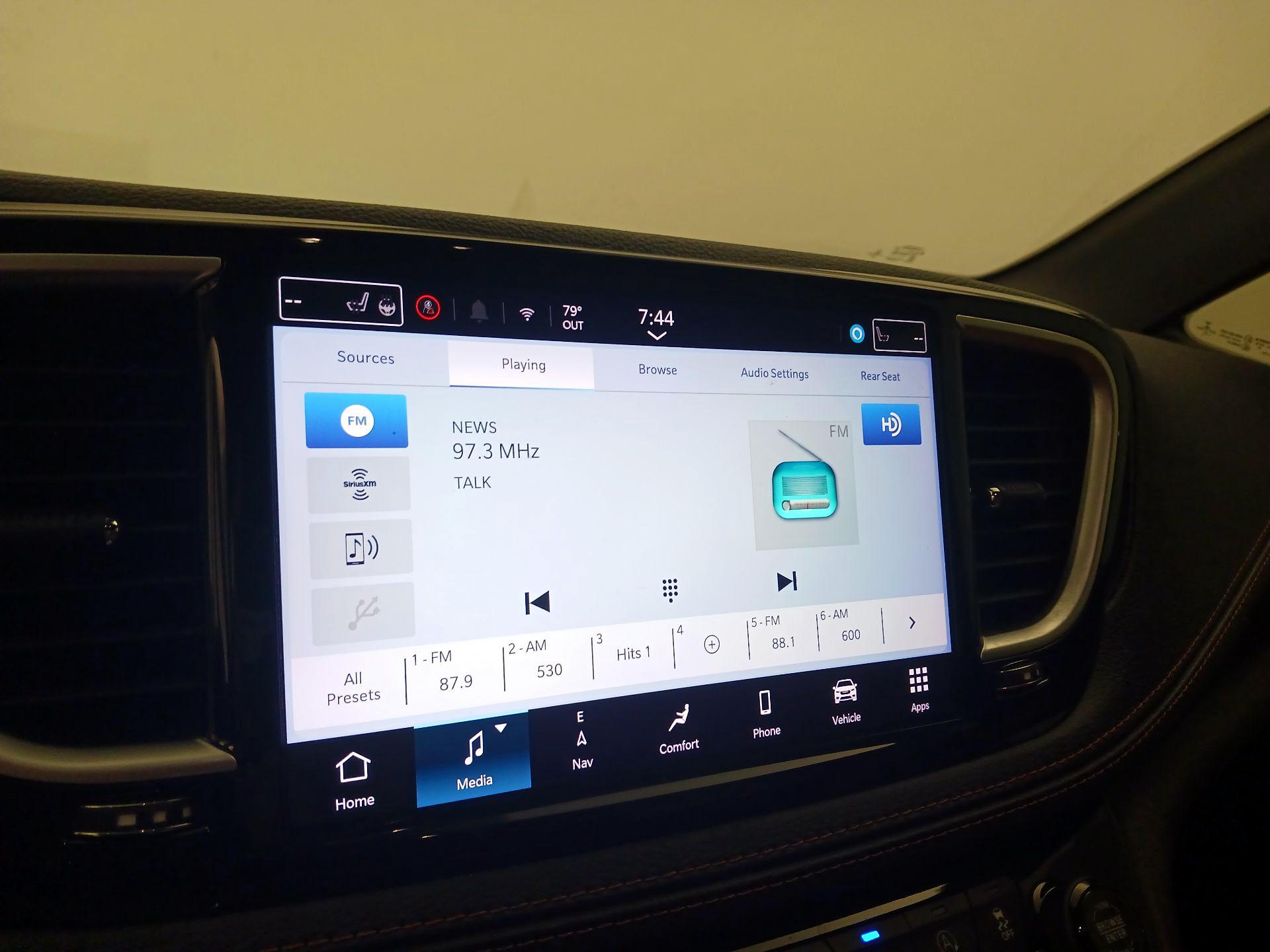 Thumbnail: 2022 Chrysler Pacifica - 16