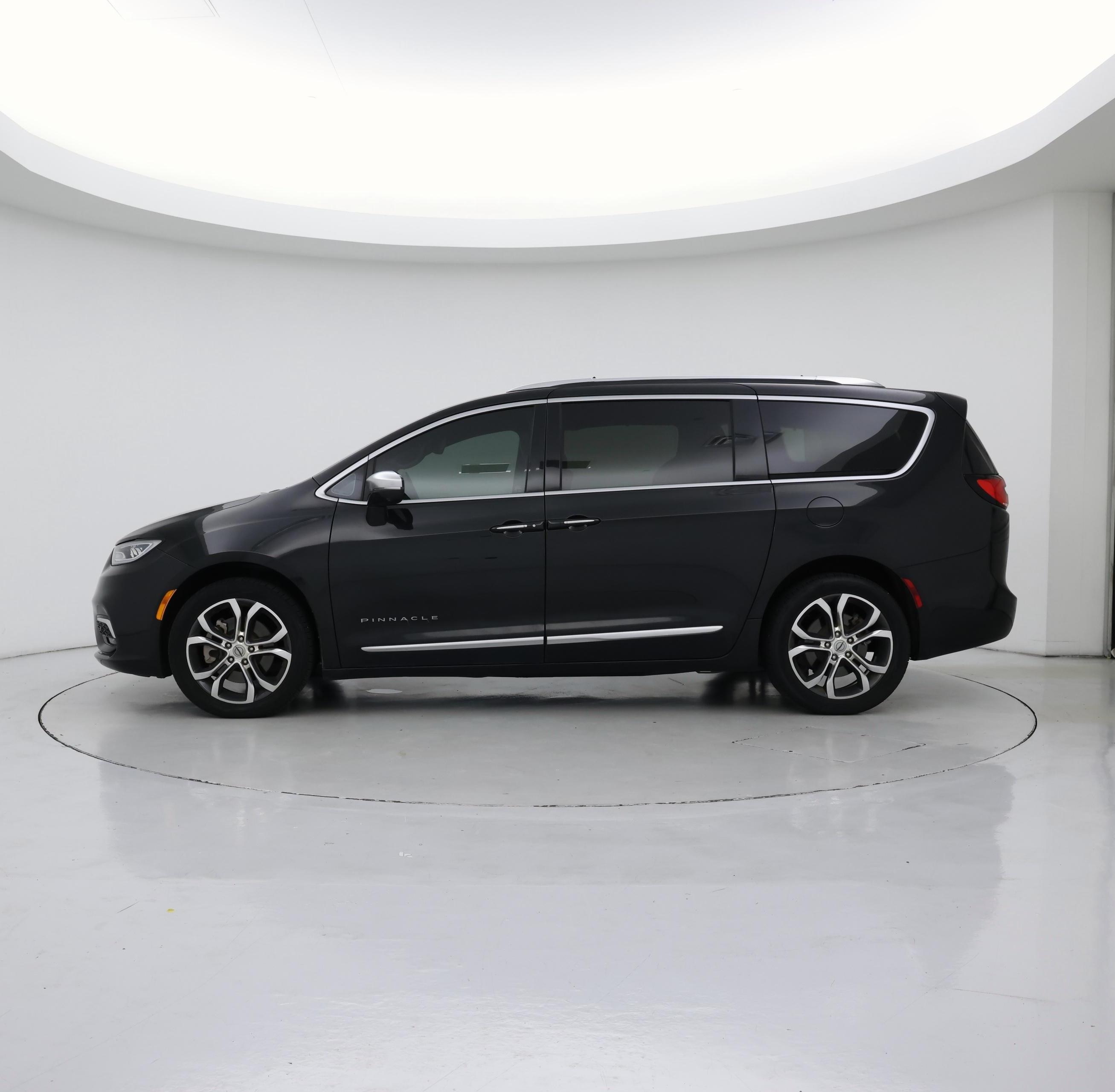 Thumbnail: 2022 Chrysler Pacifica - 3