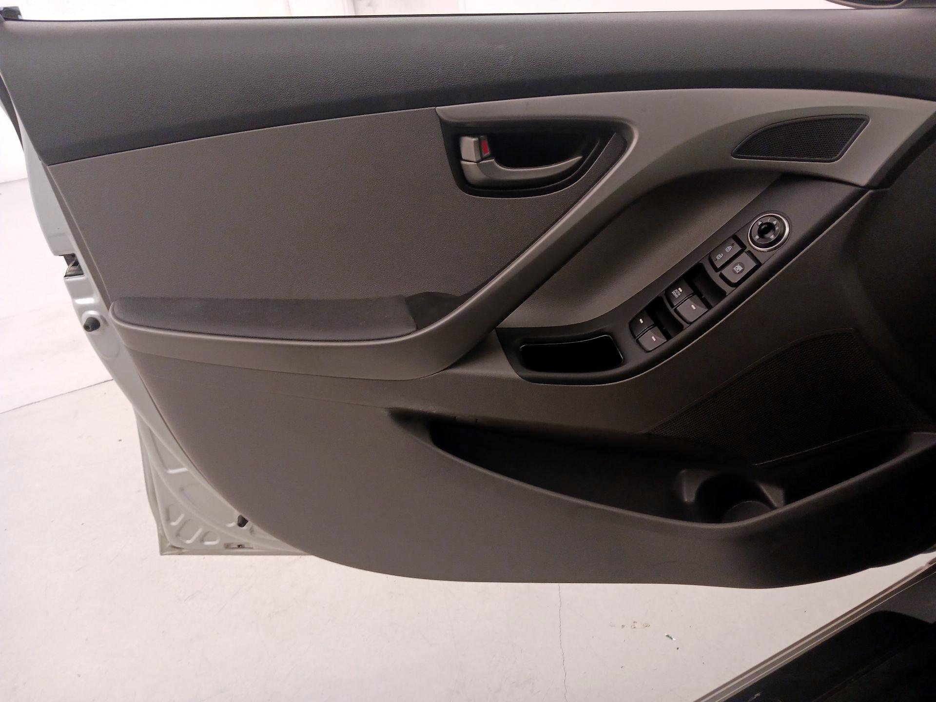 Thumbnail: 2015 Hyundai Elantra - 12