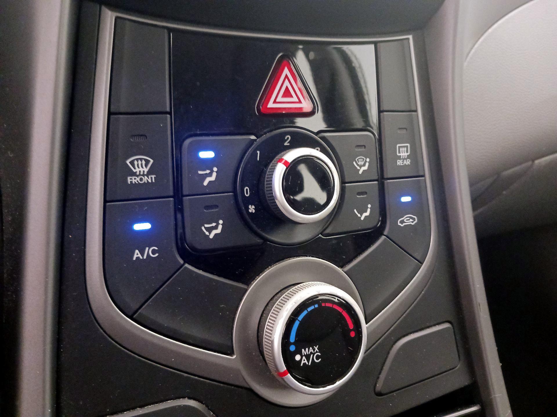 Thumbnail: 2015 Hyundai Elantra - 15