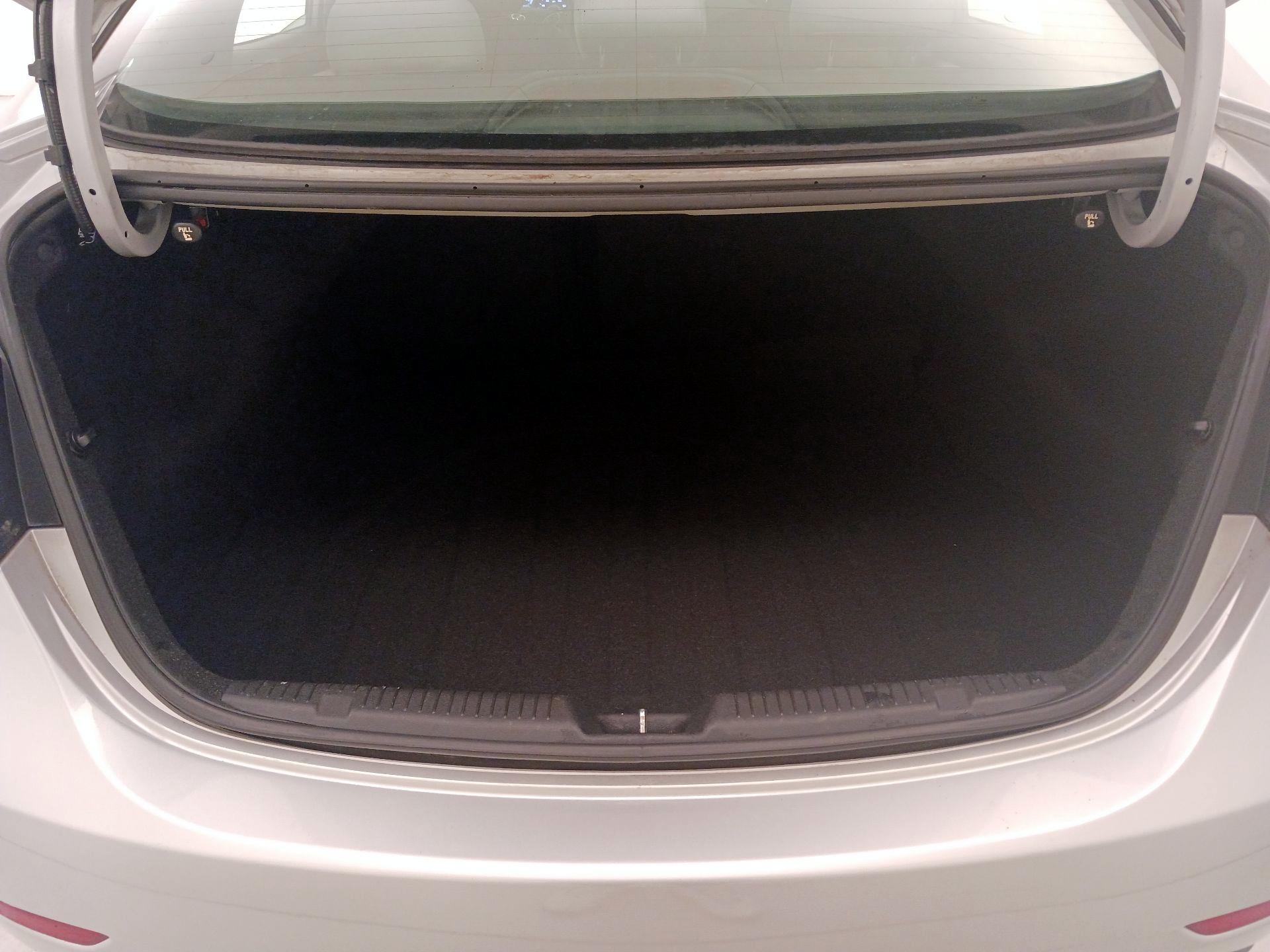 Thumbnail: 2015 Hyundai Elantra - 19
