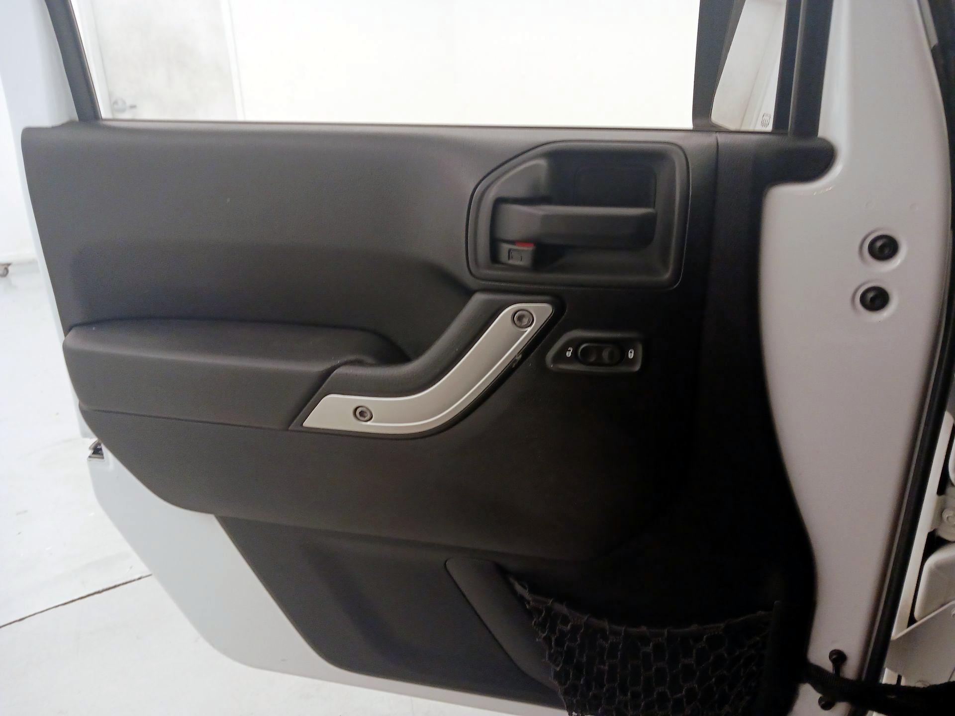 Thumbnail: 2015 Jeep Wrangler - 12