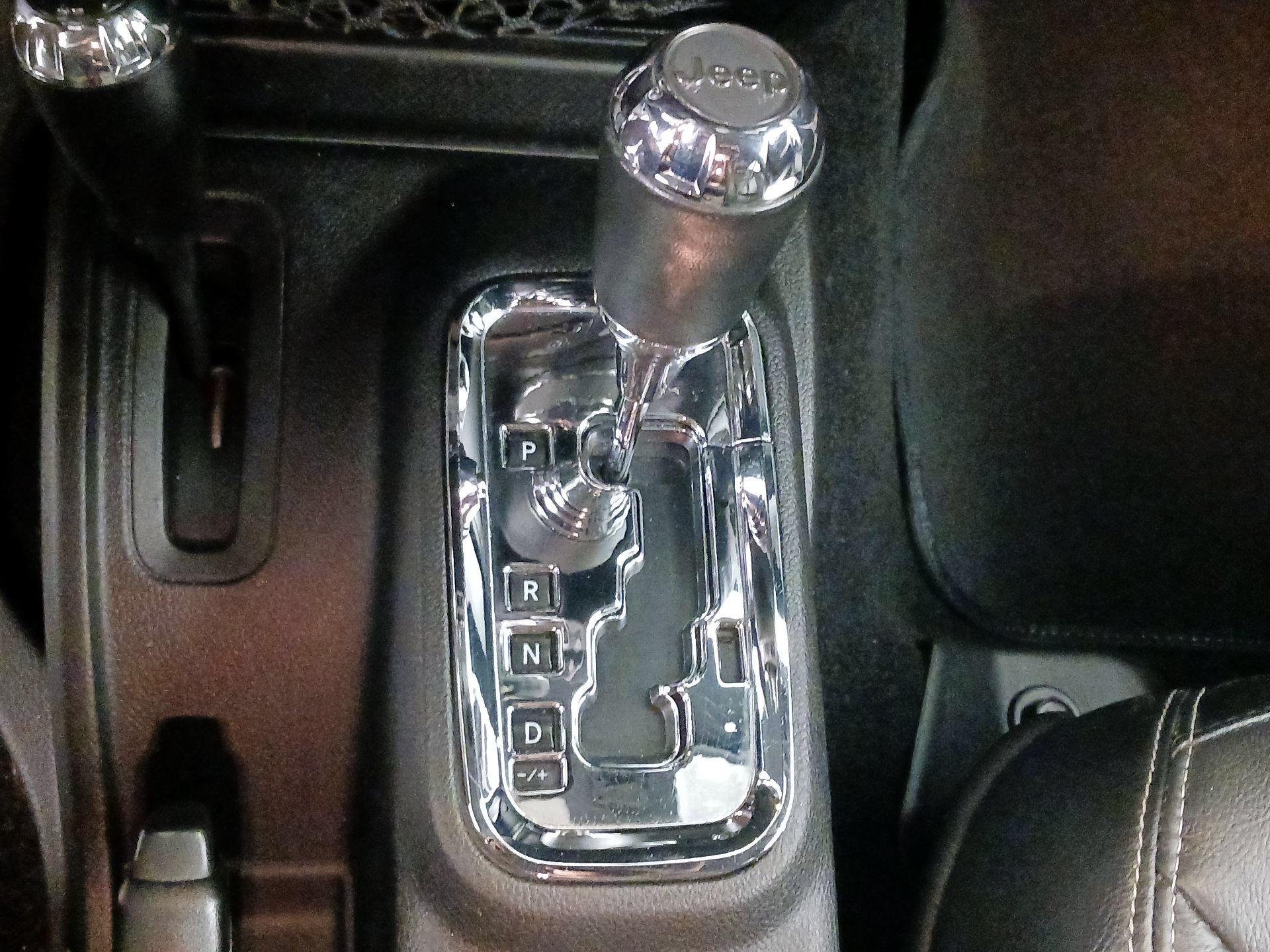 Thumbnail: 2015 Jeep Wrangler - 15
