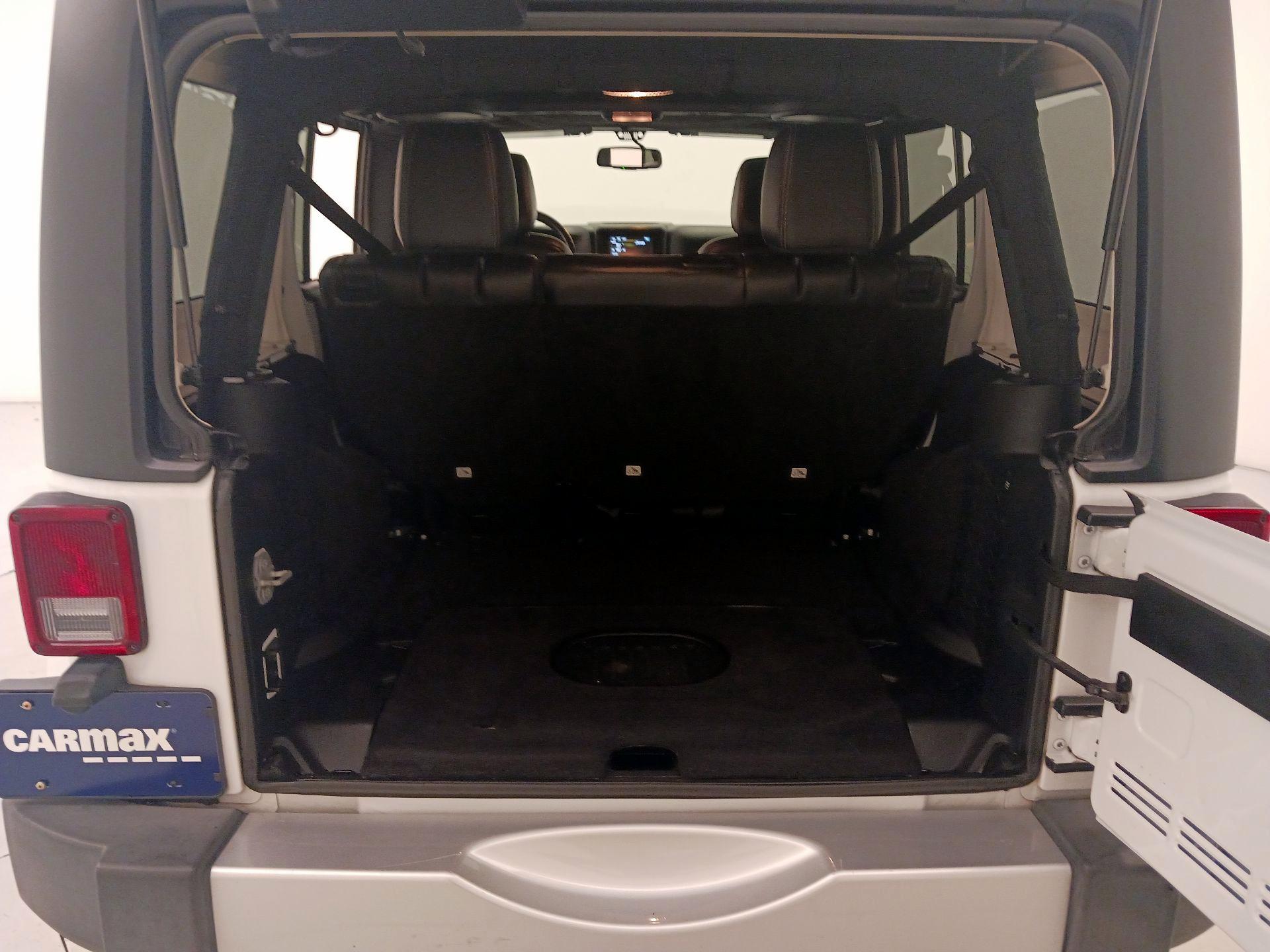 Thumbnail: 2015 Jeep Wrangler - 18
