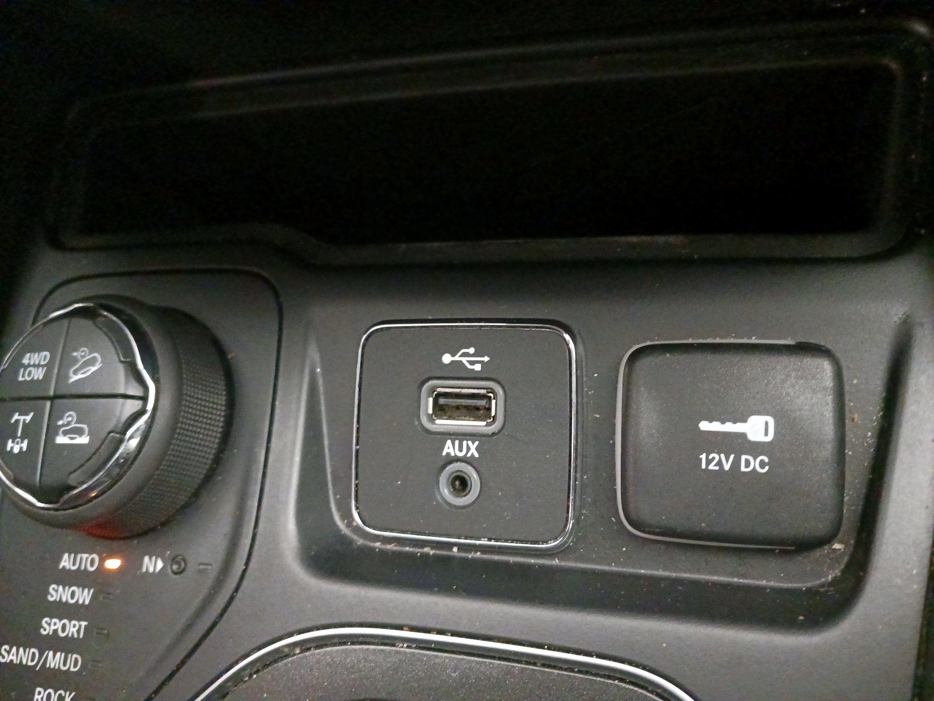 Thumbnail: 2019 Jeep Cherokee - 19