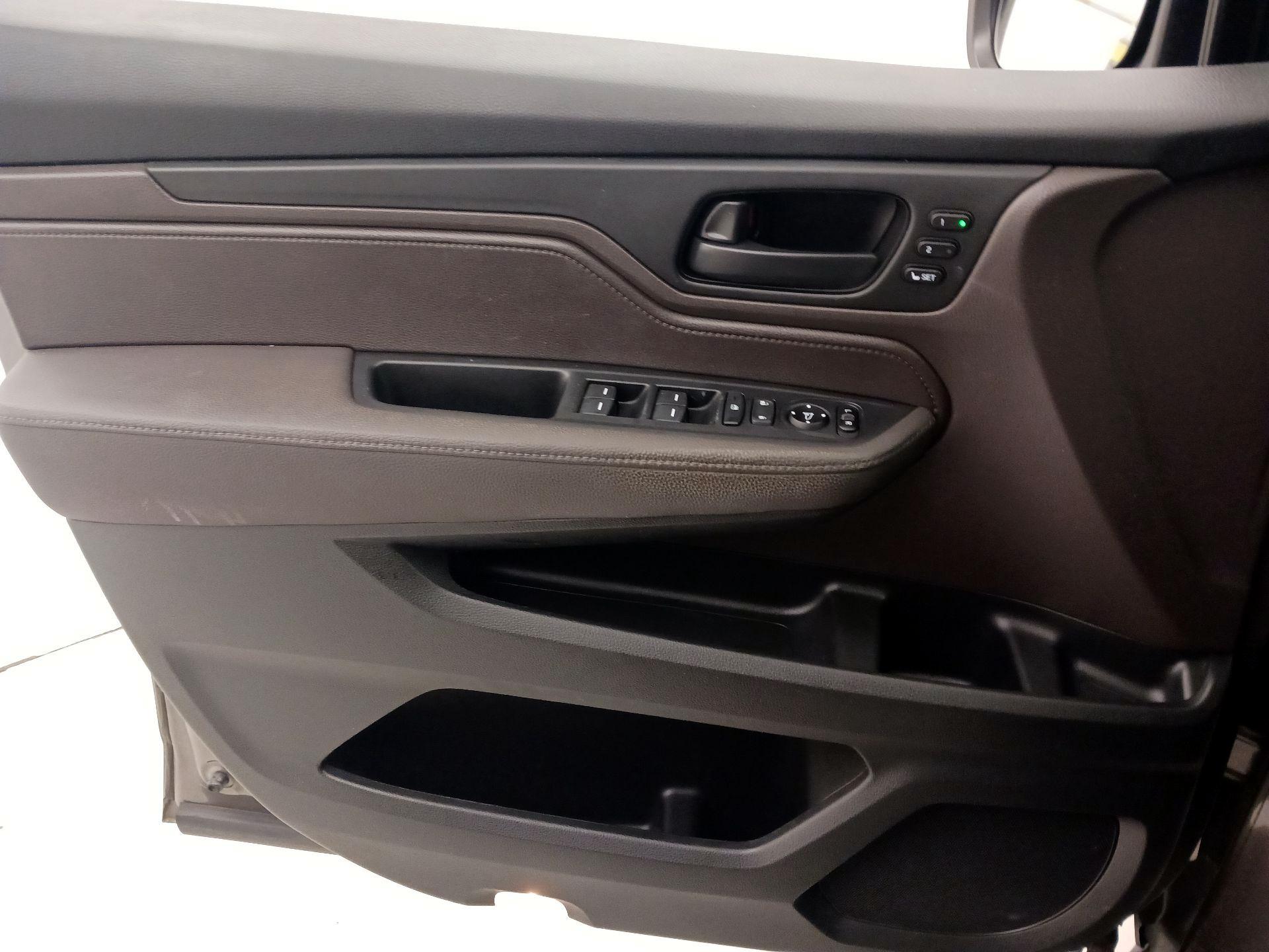 Thumbnail: 2018 Honda Odyssey - 12