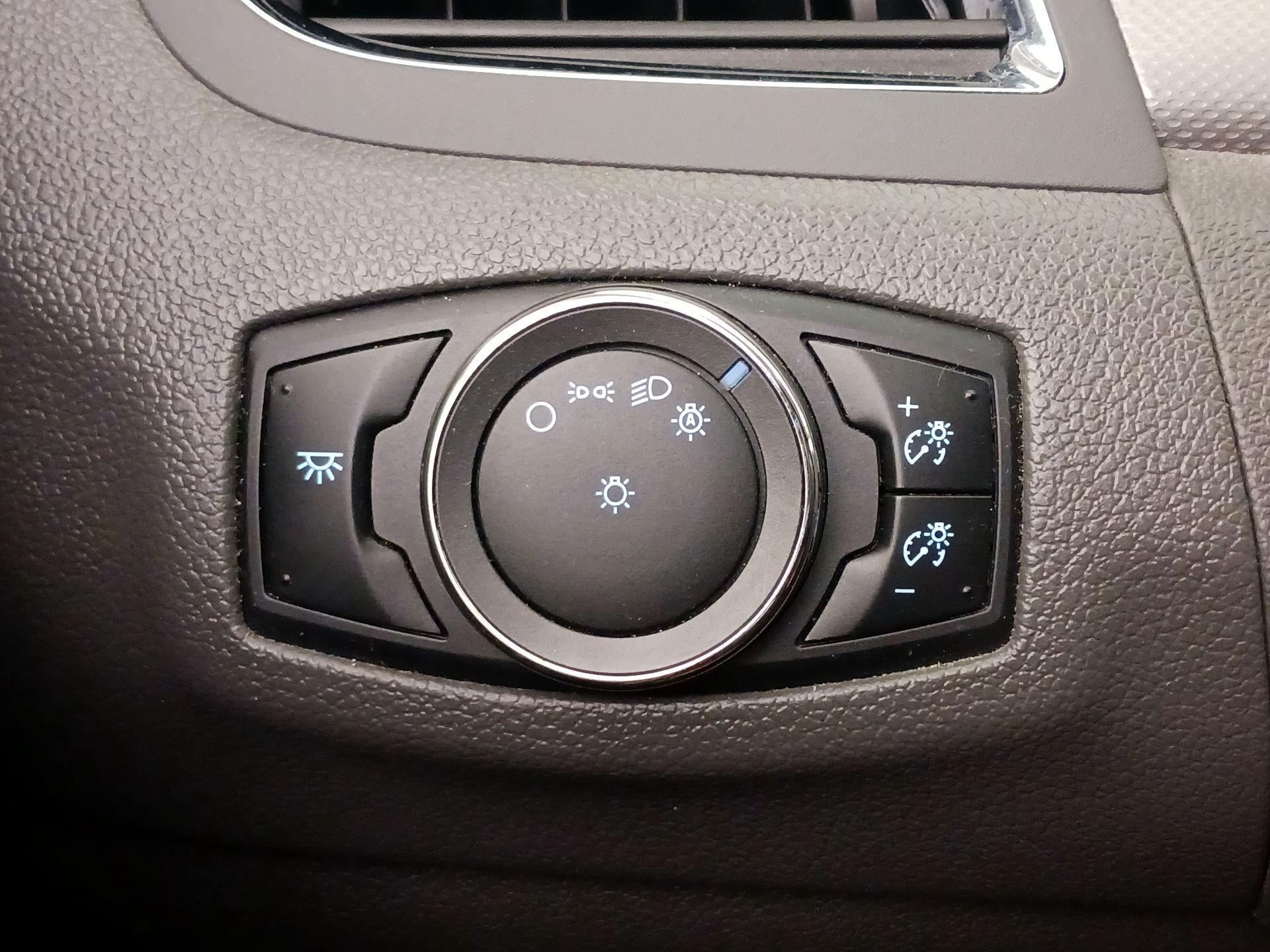 Thumbnail: 2014 Ford Edge - 13
