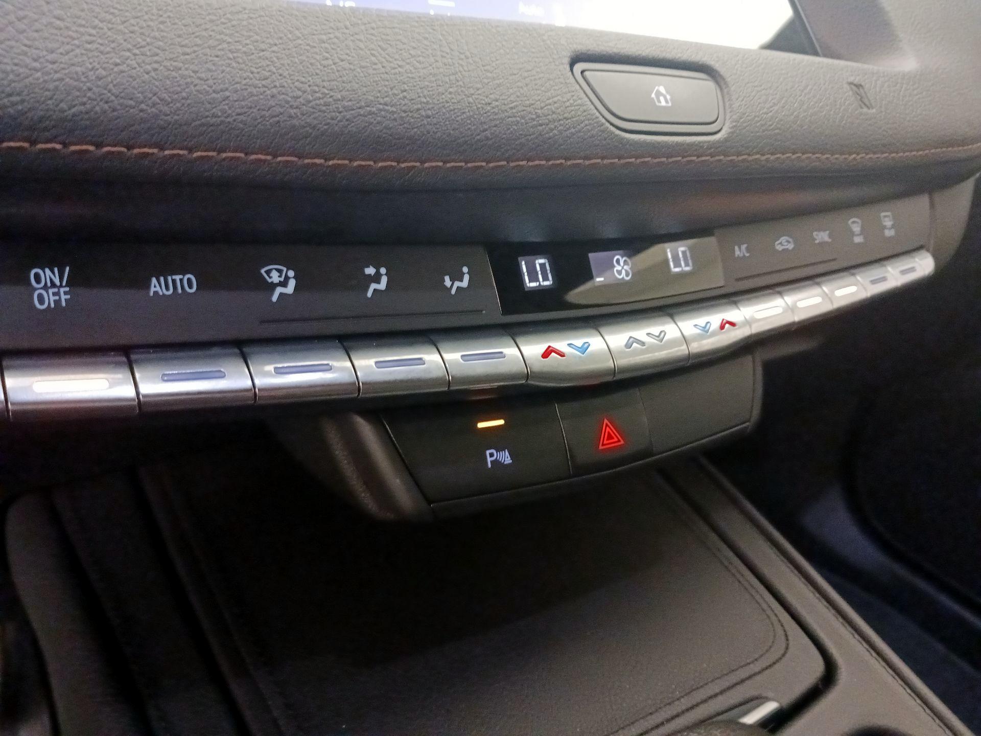 Thumbnail: 2019 Cadillac XT4 - 16