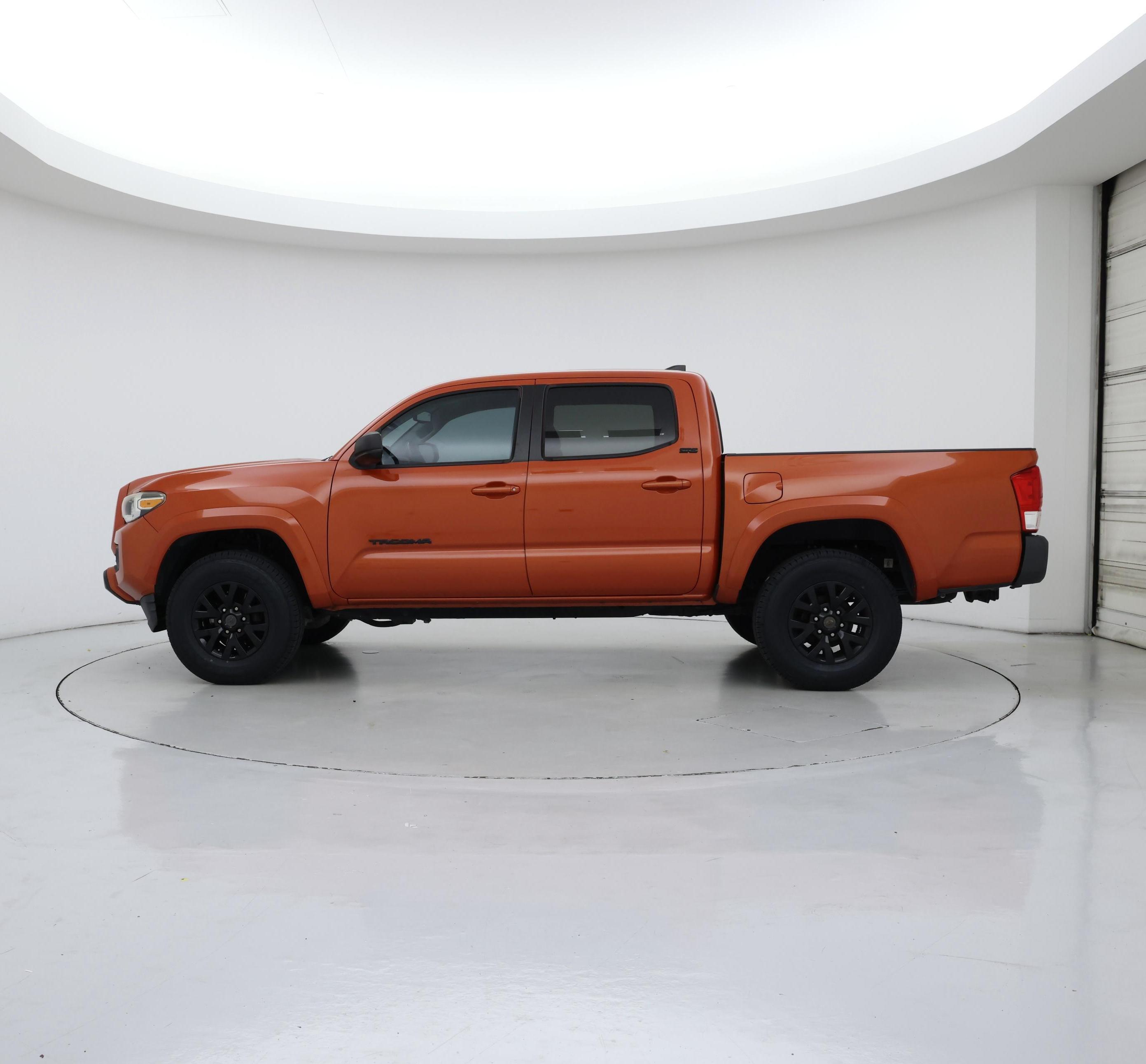 Thumbnail: 2017 Toyota Tacoma - 3