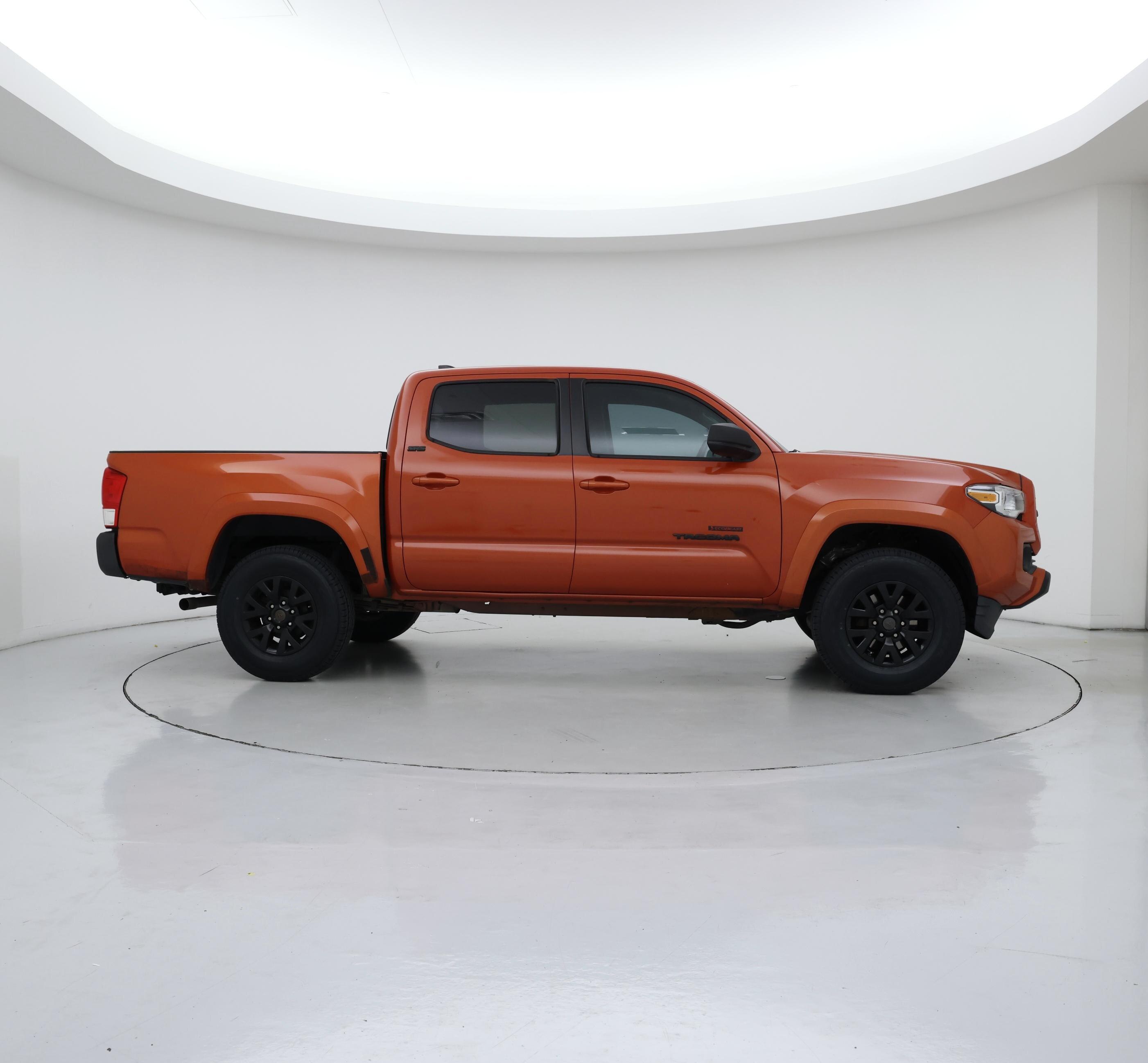 Thumbnail: 2017 Toyota Tacoma - 7