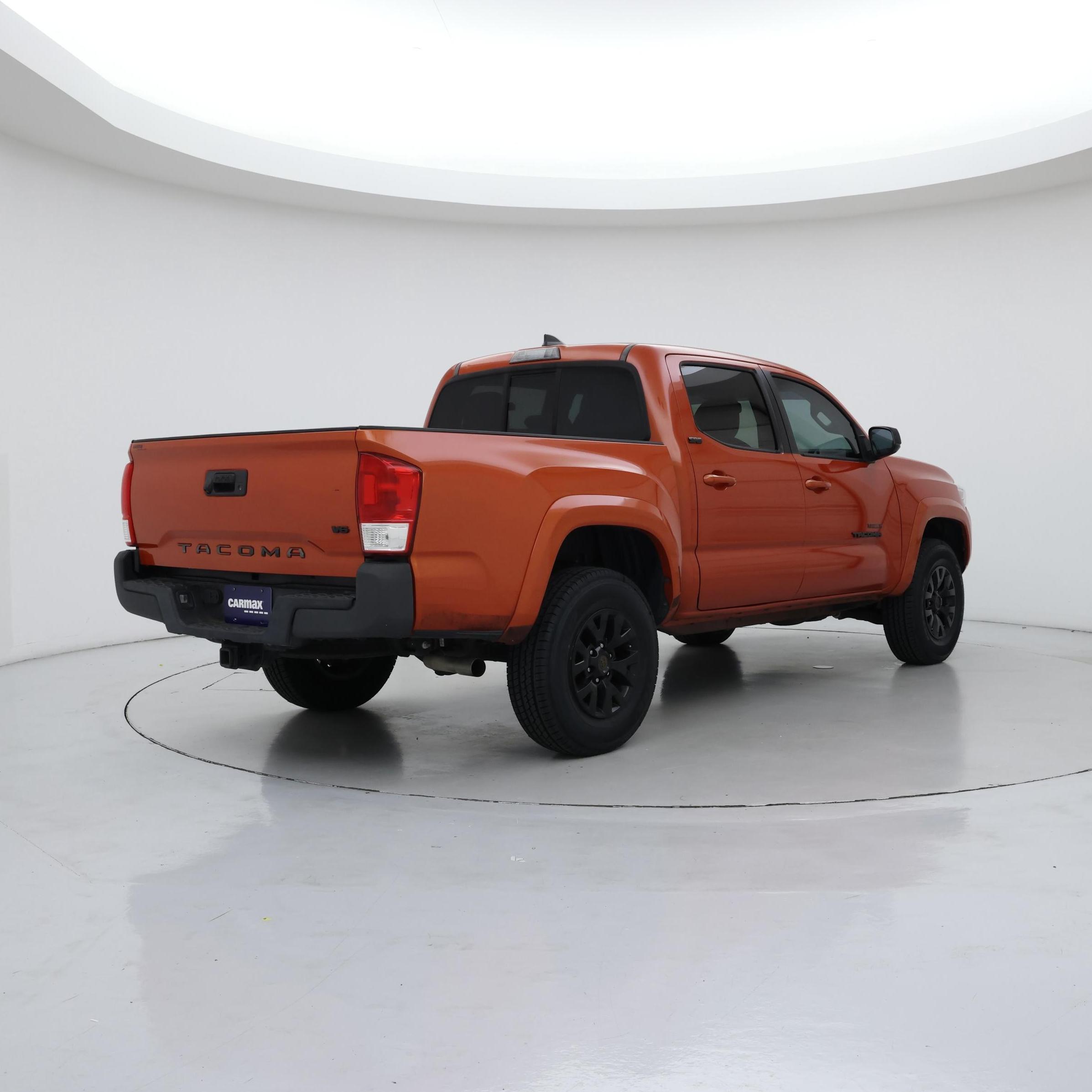 Thumbnail: 2017 Toyota Tacoma - 8