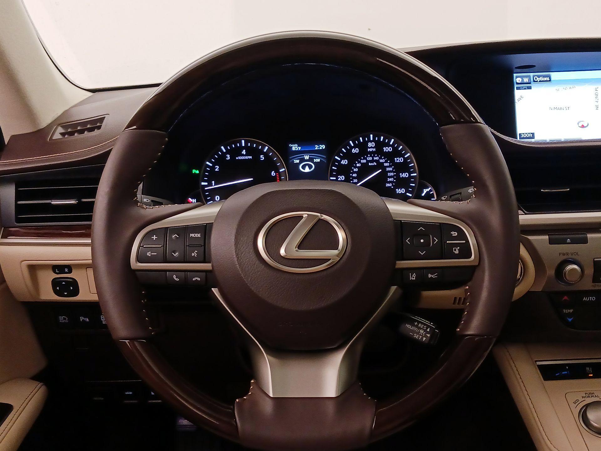 Thumbnail: 2016 Lexus ES - 10