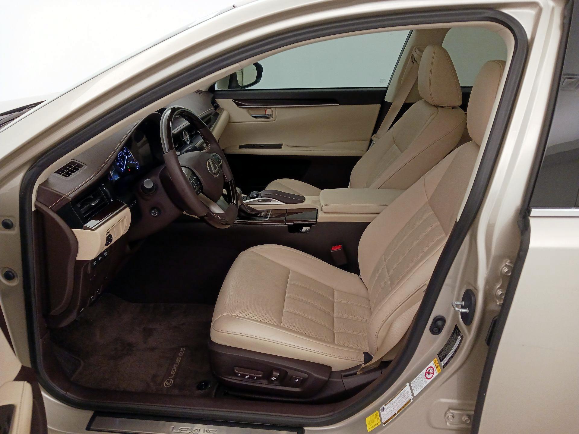 Thumbnail: 2016 Lexus ES - 11