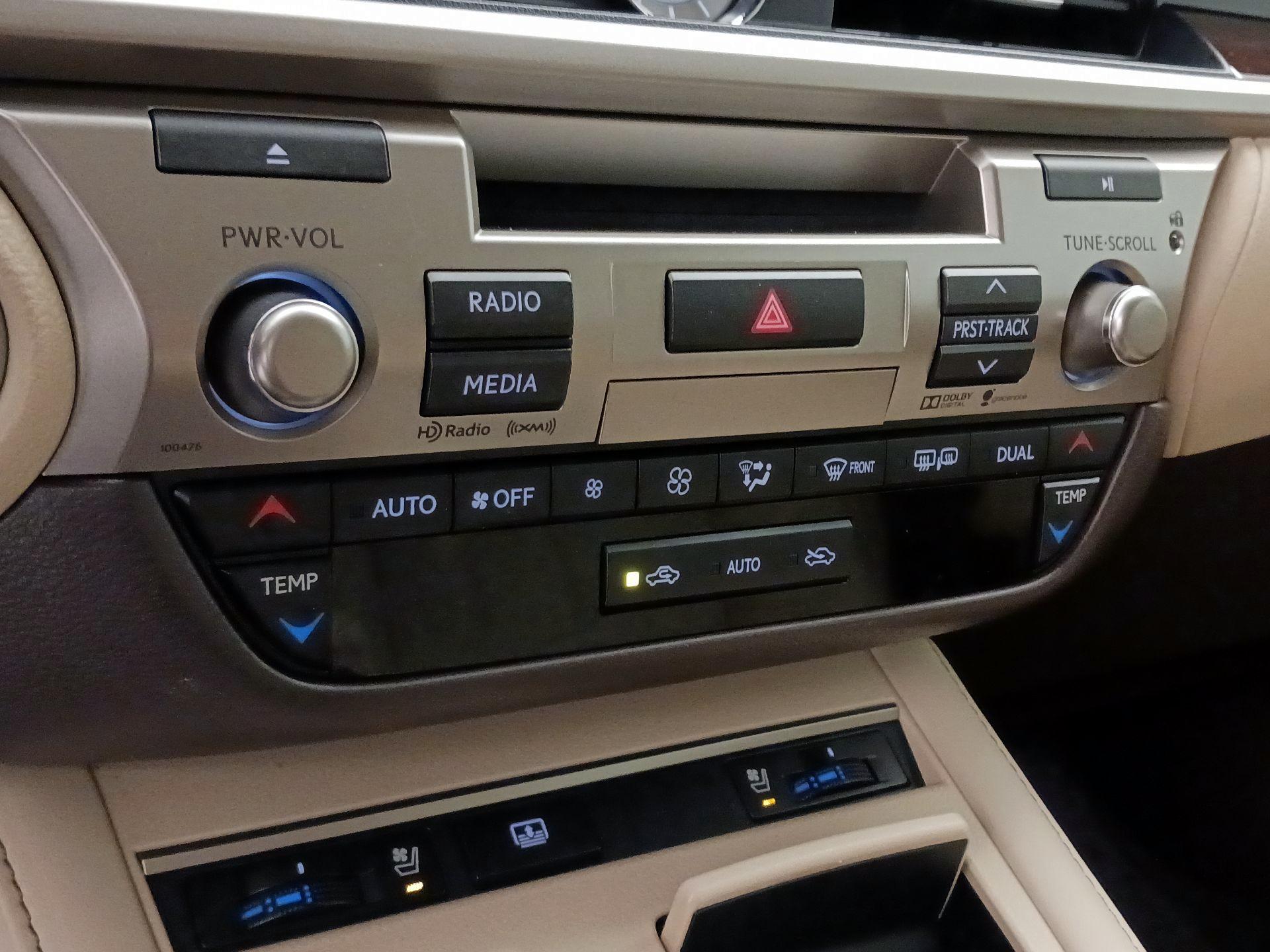 Thumbnail: 2016 Lexus ES - 17