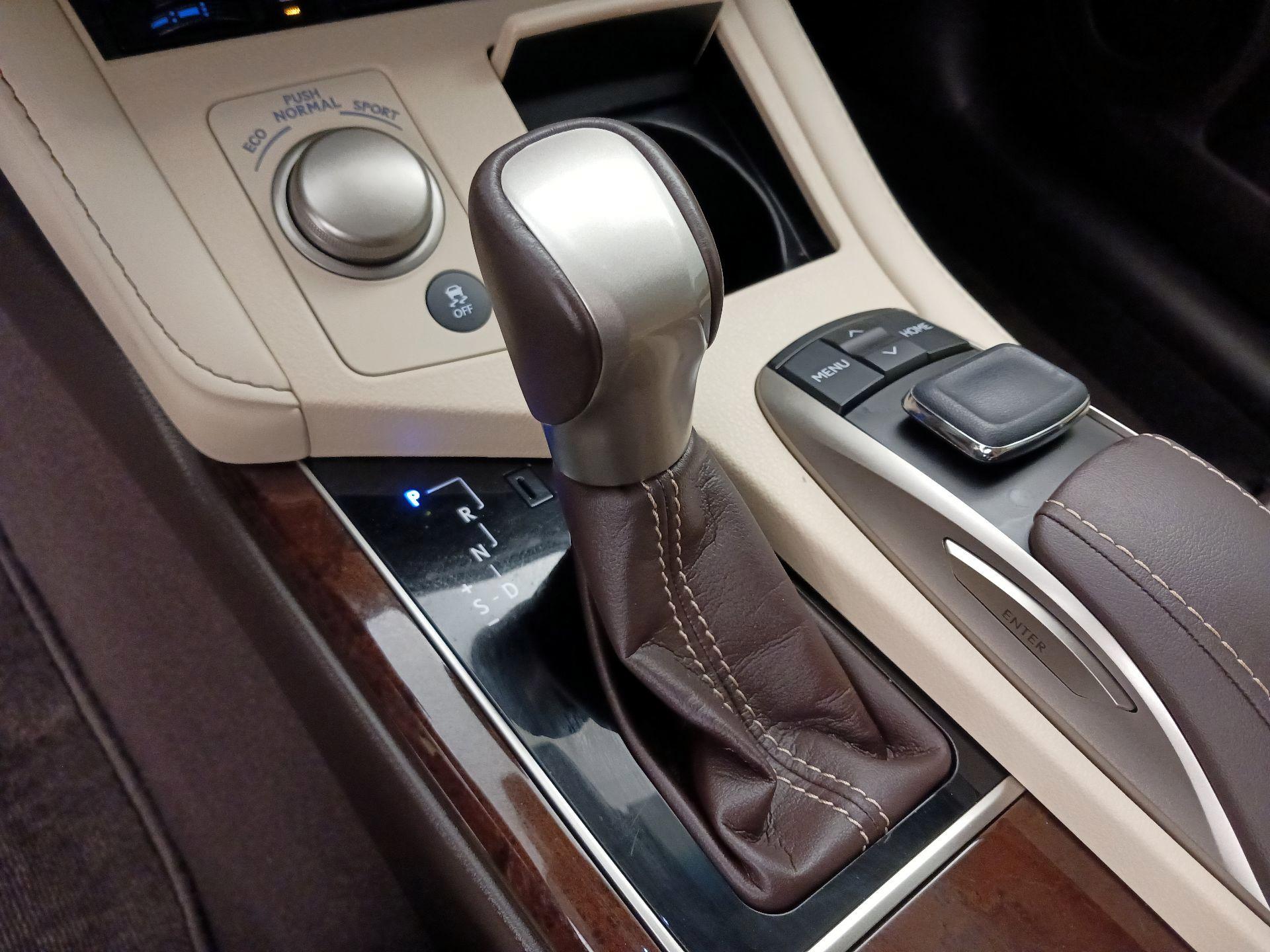 Thumbnail: 2016 Lexus ES - 18