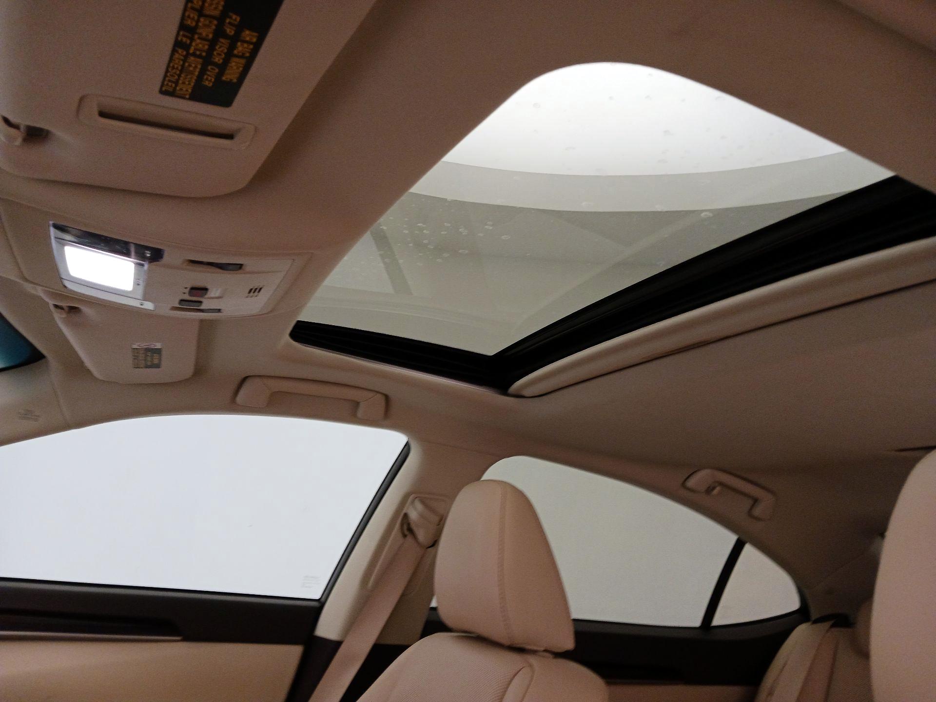 Thumbnail: 2016 Lexus ES - 20