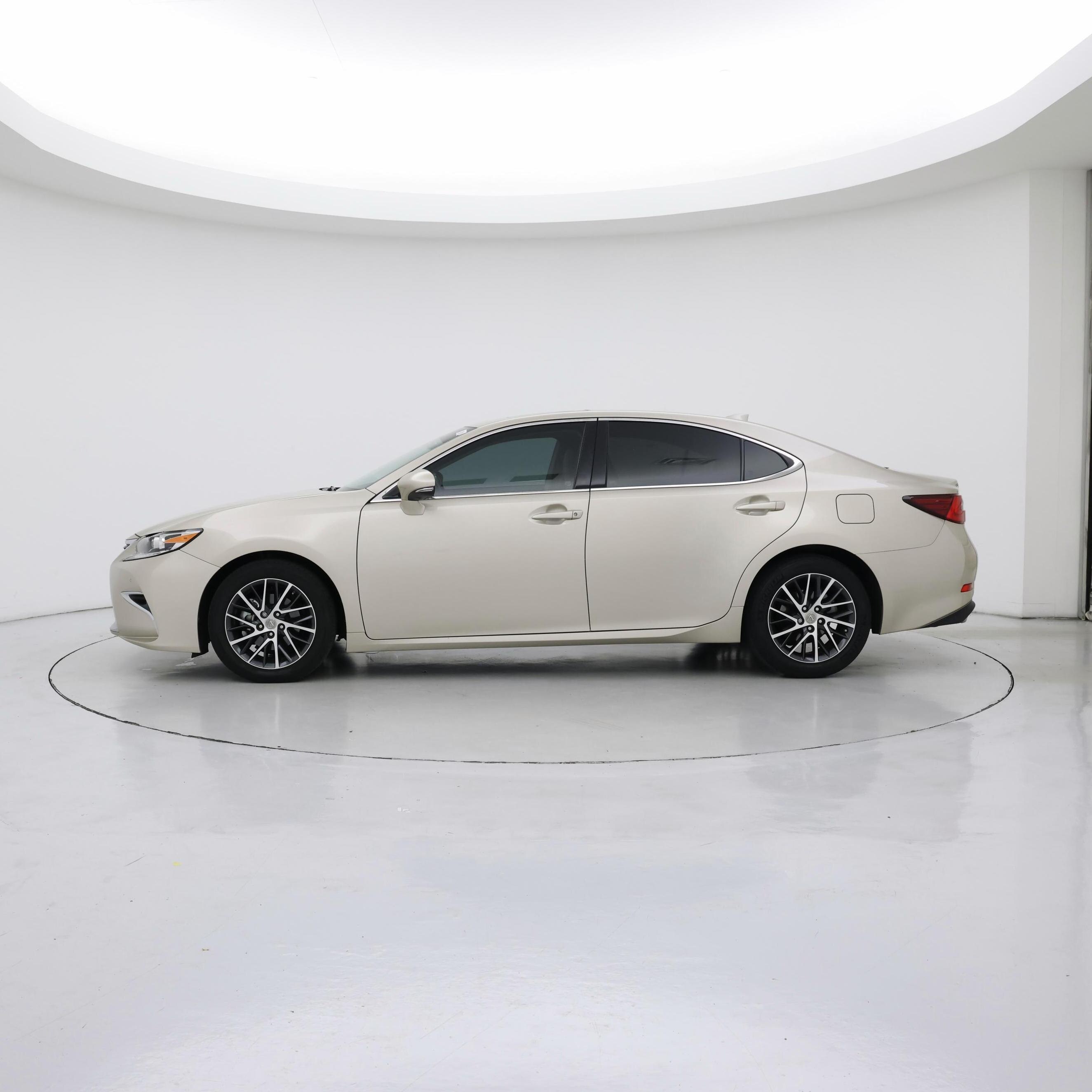 Thumbnail: 2016 Lexus ES - 3