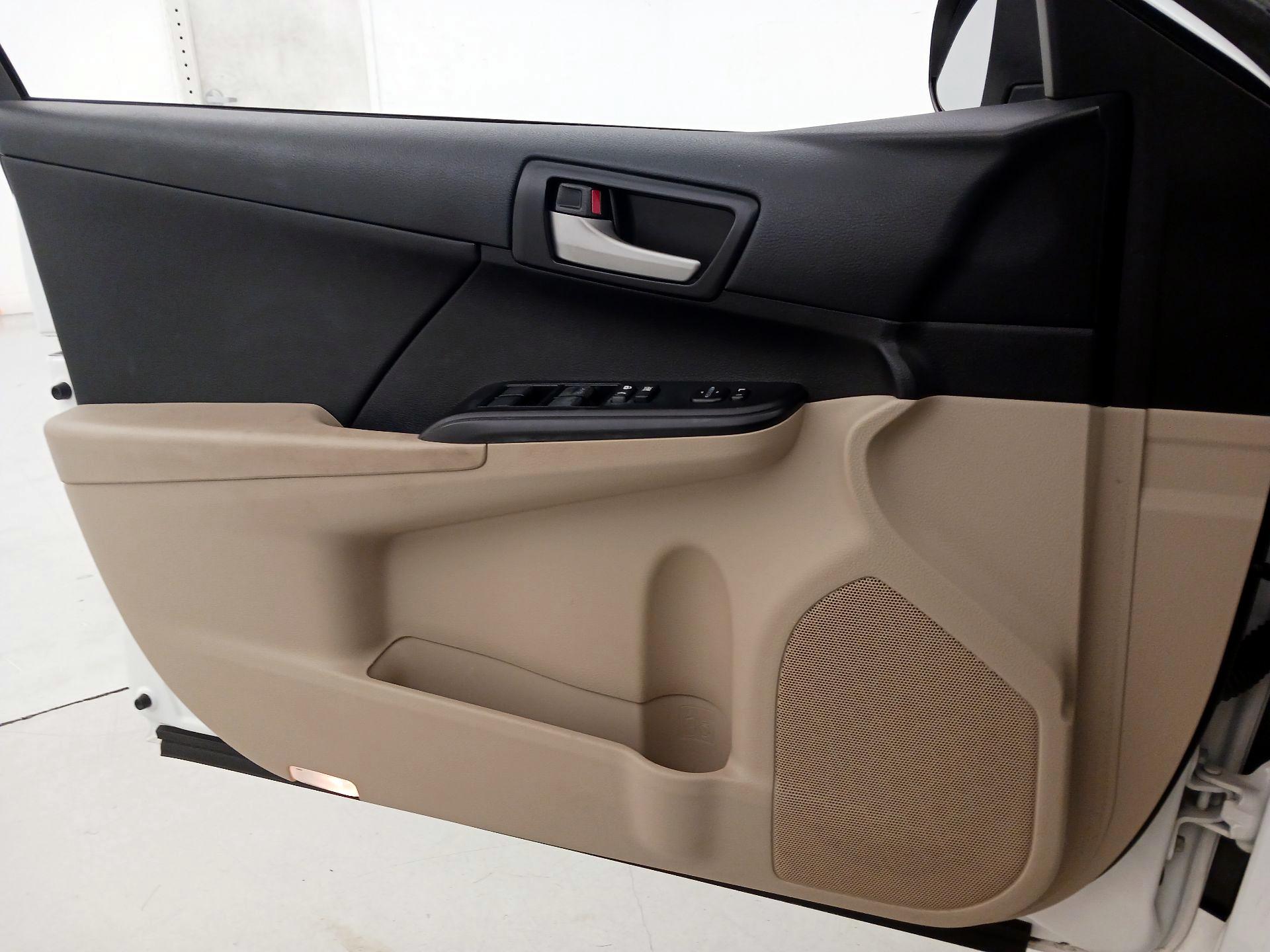 Thumbnail: 2014 Toyota Camry - 12