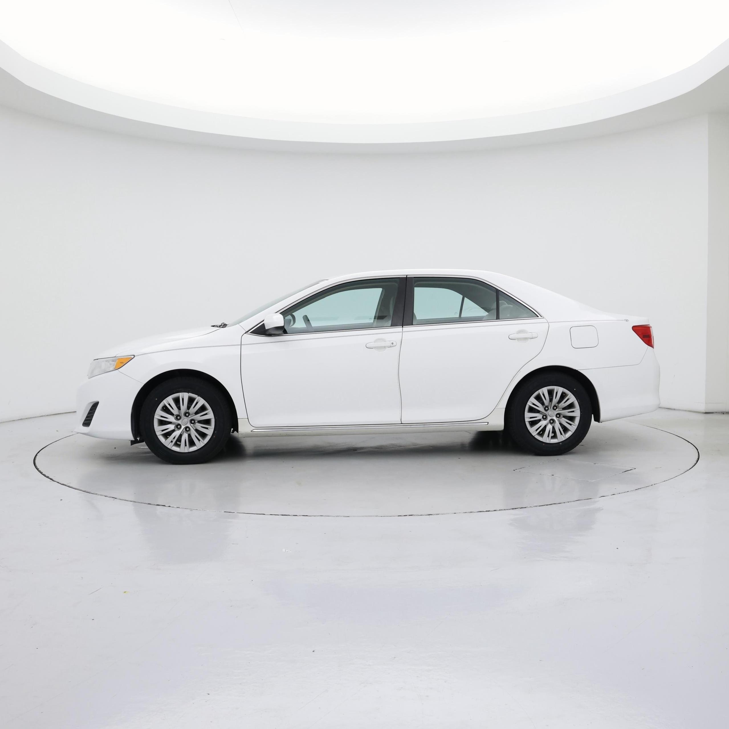 Thumbnail: 2014 Toyota Camry - 3