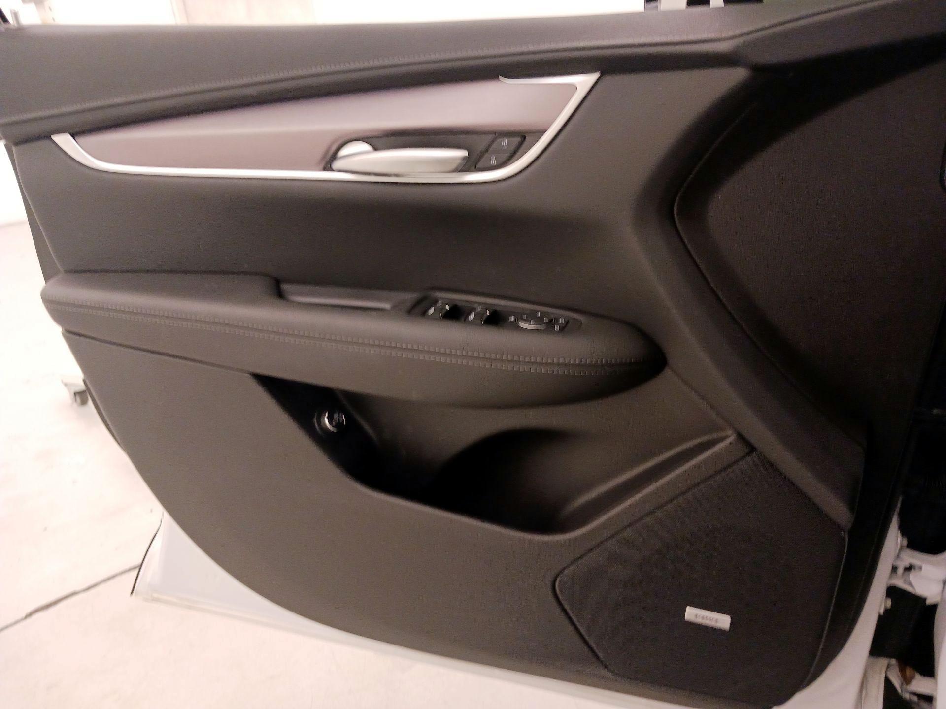 Thumbnail: 2024 Cadillac XT5 - 12