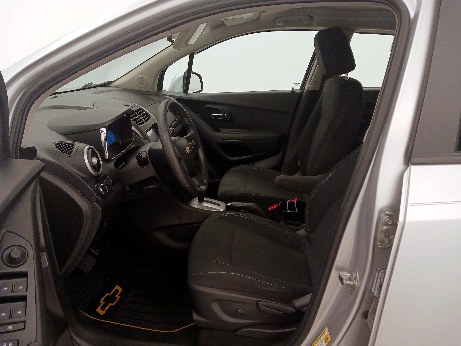 Thumbnail: 2015 Chevrolet Trax - 11