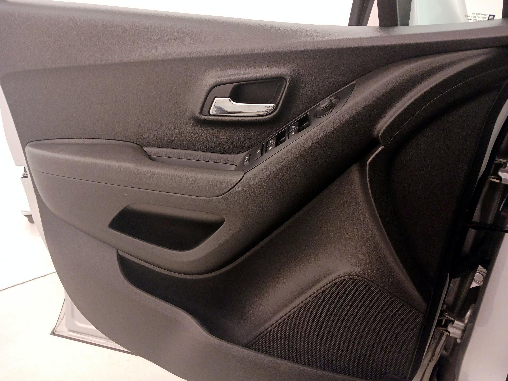 Thumbnail: 2015 Chevrolet Trax - 12