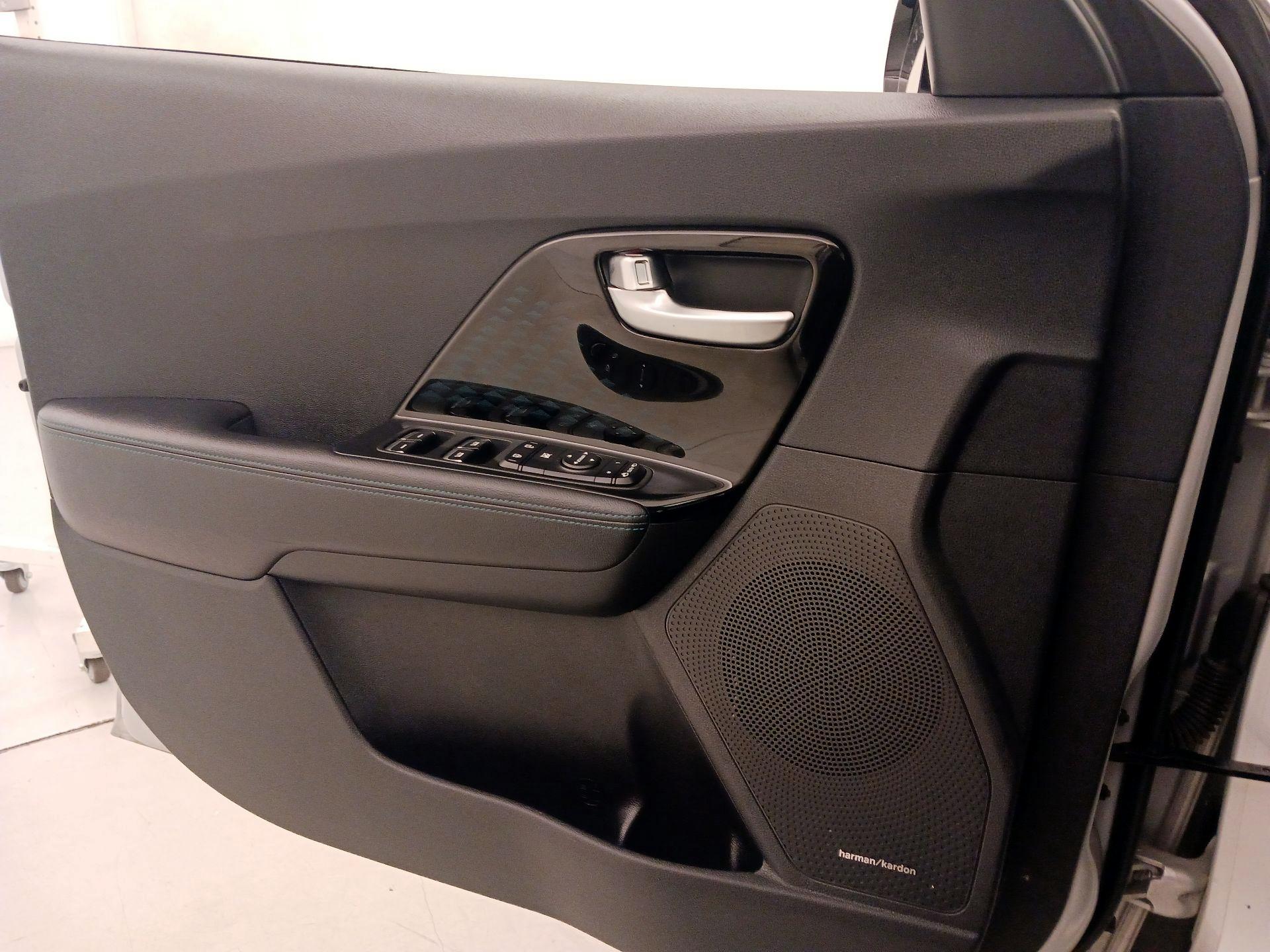 Thumbnail: 2021 Kia Niro - 12