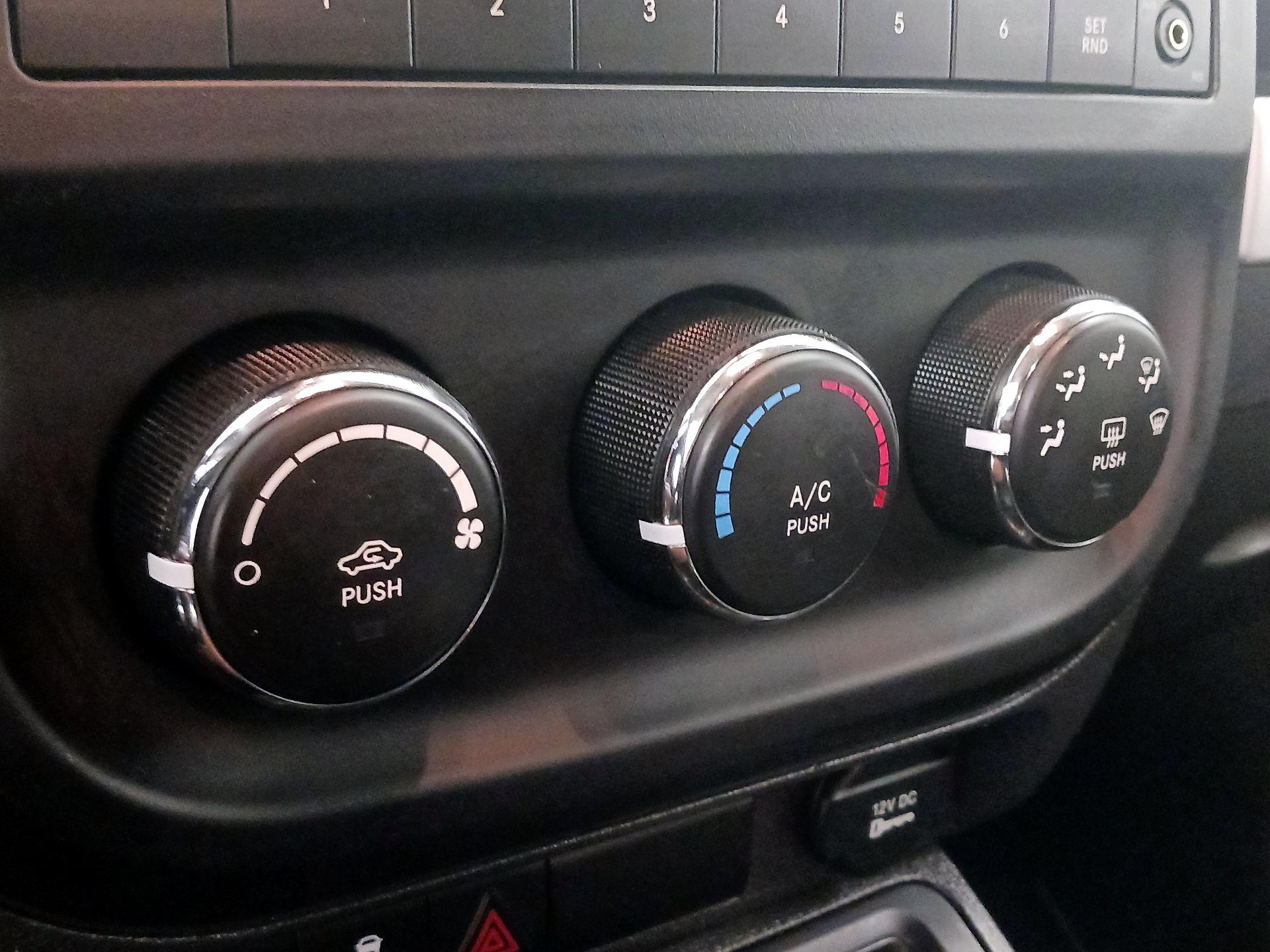 Thumbnail: 2017 Jeep Compass - 14
