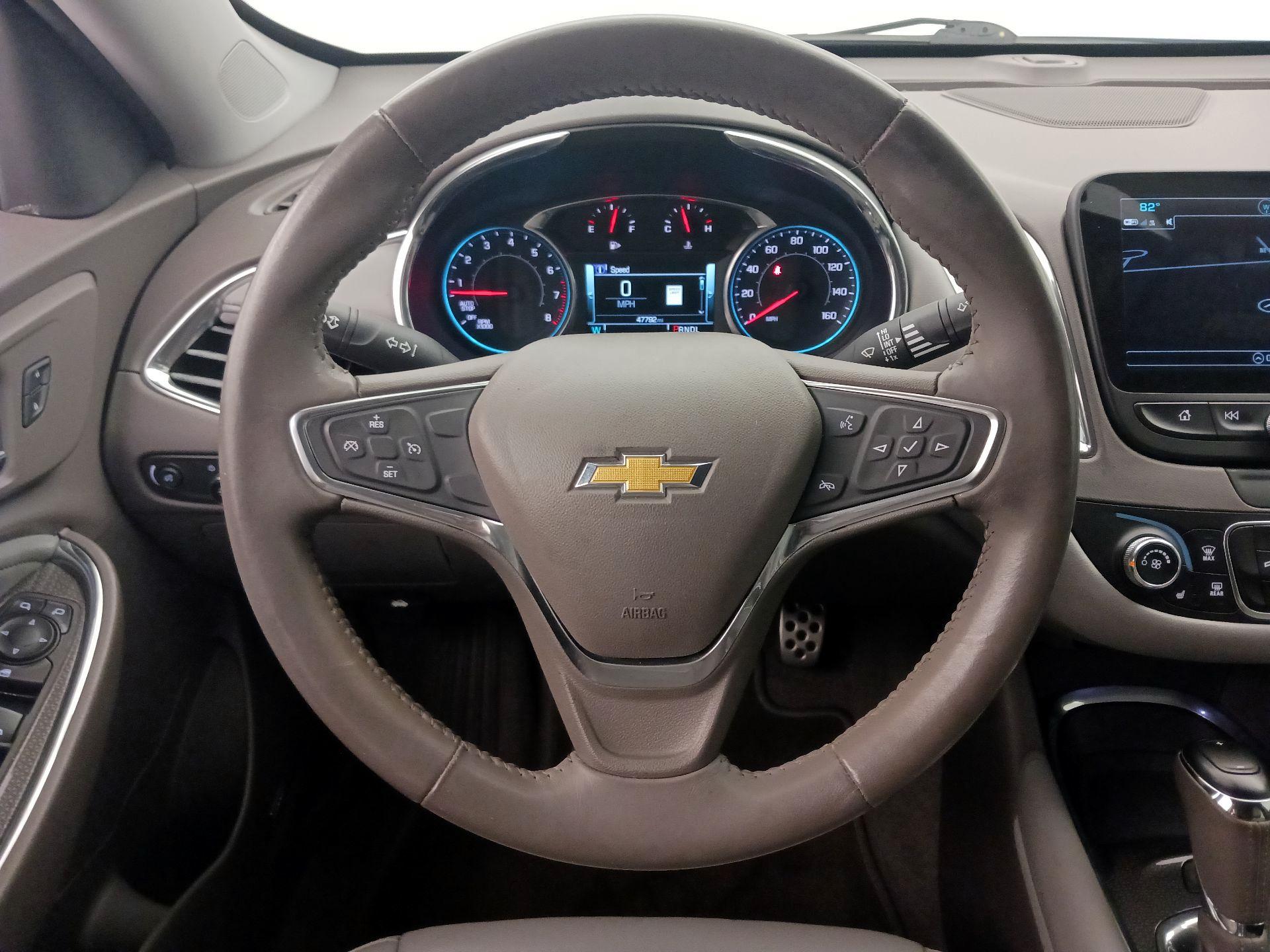 Thumbnail: 2017 Chevrolet Malibu - 10