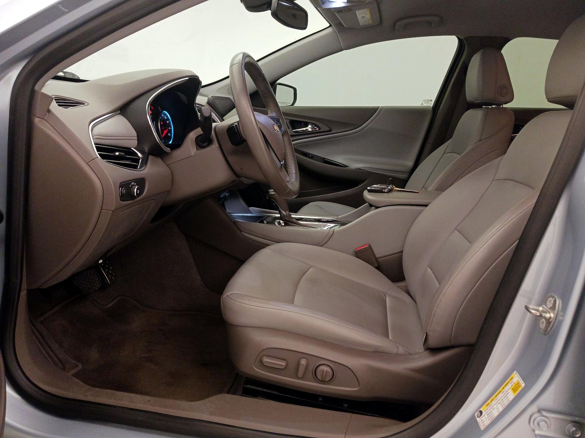 Thumbnail: 2017 Chevrolet Malibu - 11
