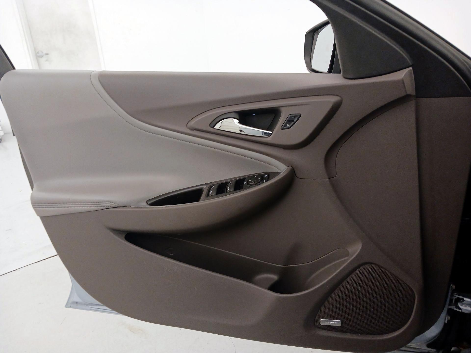 Thumbnail: 2017 Chevrolet Malibu - 12