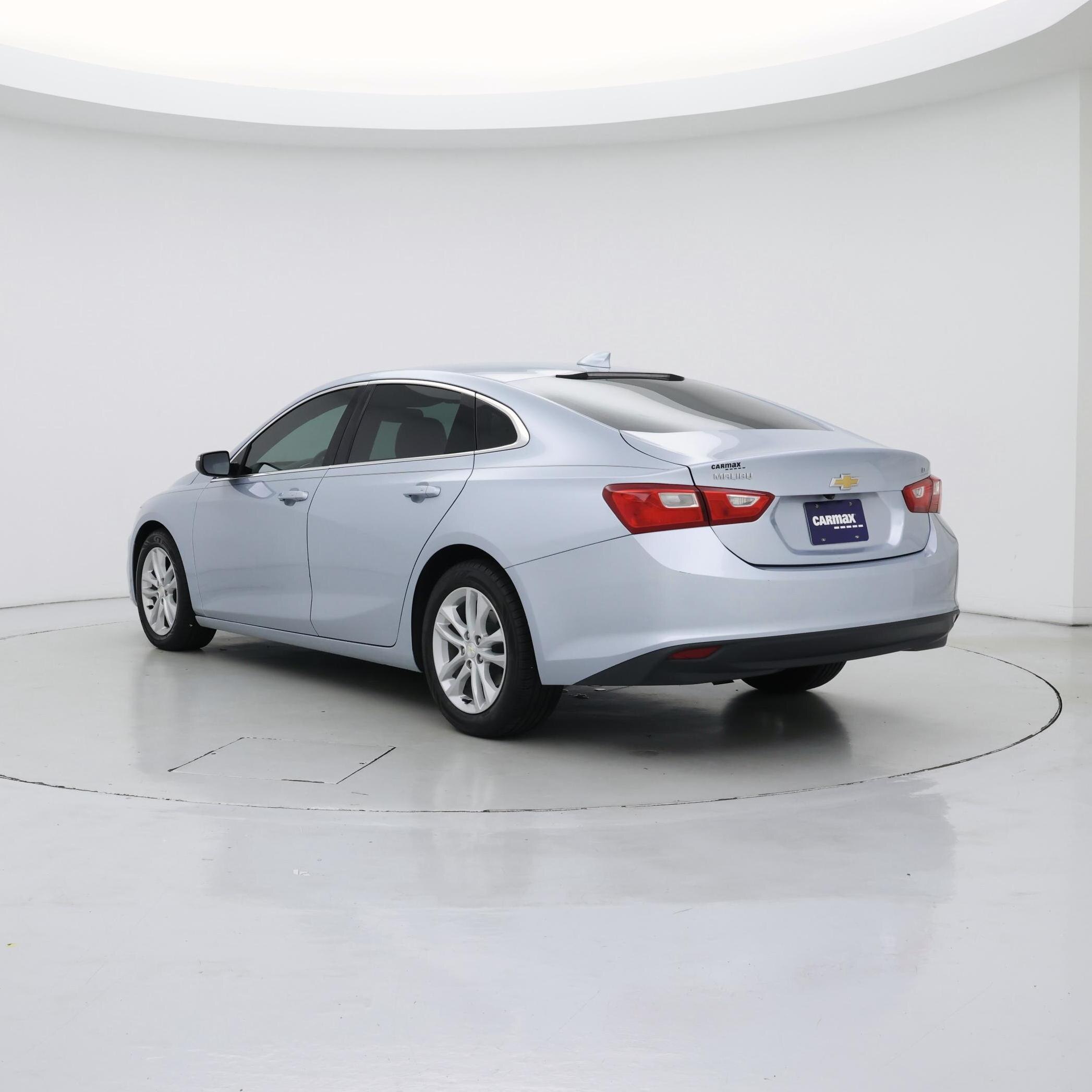 Thumbnail: 2017 Chevrolet Malibu - 2