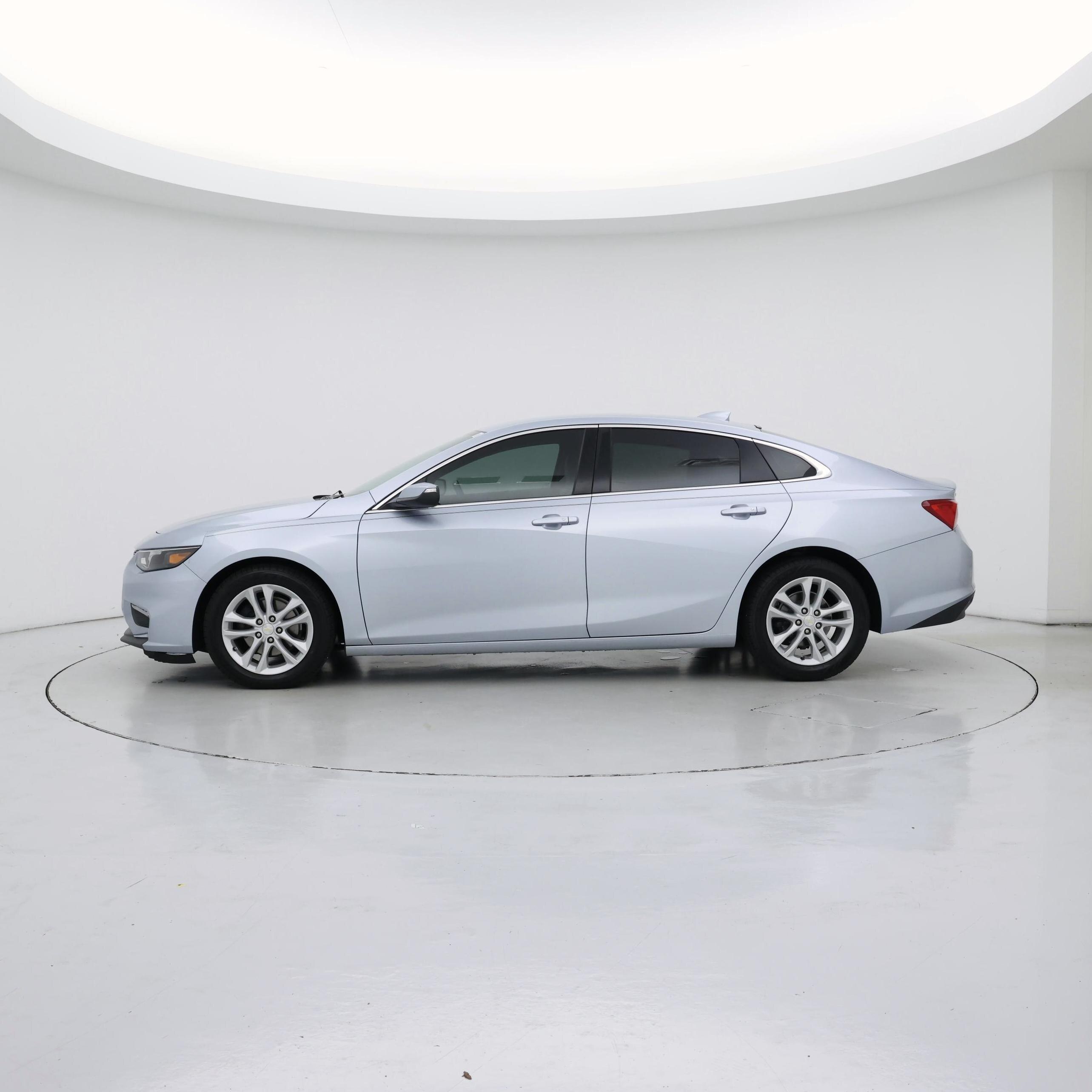 Thumbnail: 2017 Chevrolet Malibu - 3