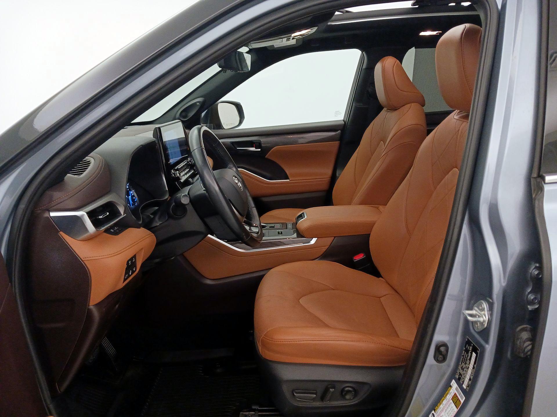 Thumbnail: 2021 Toyota Highlander - 11