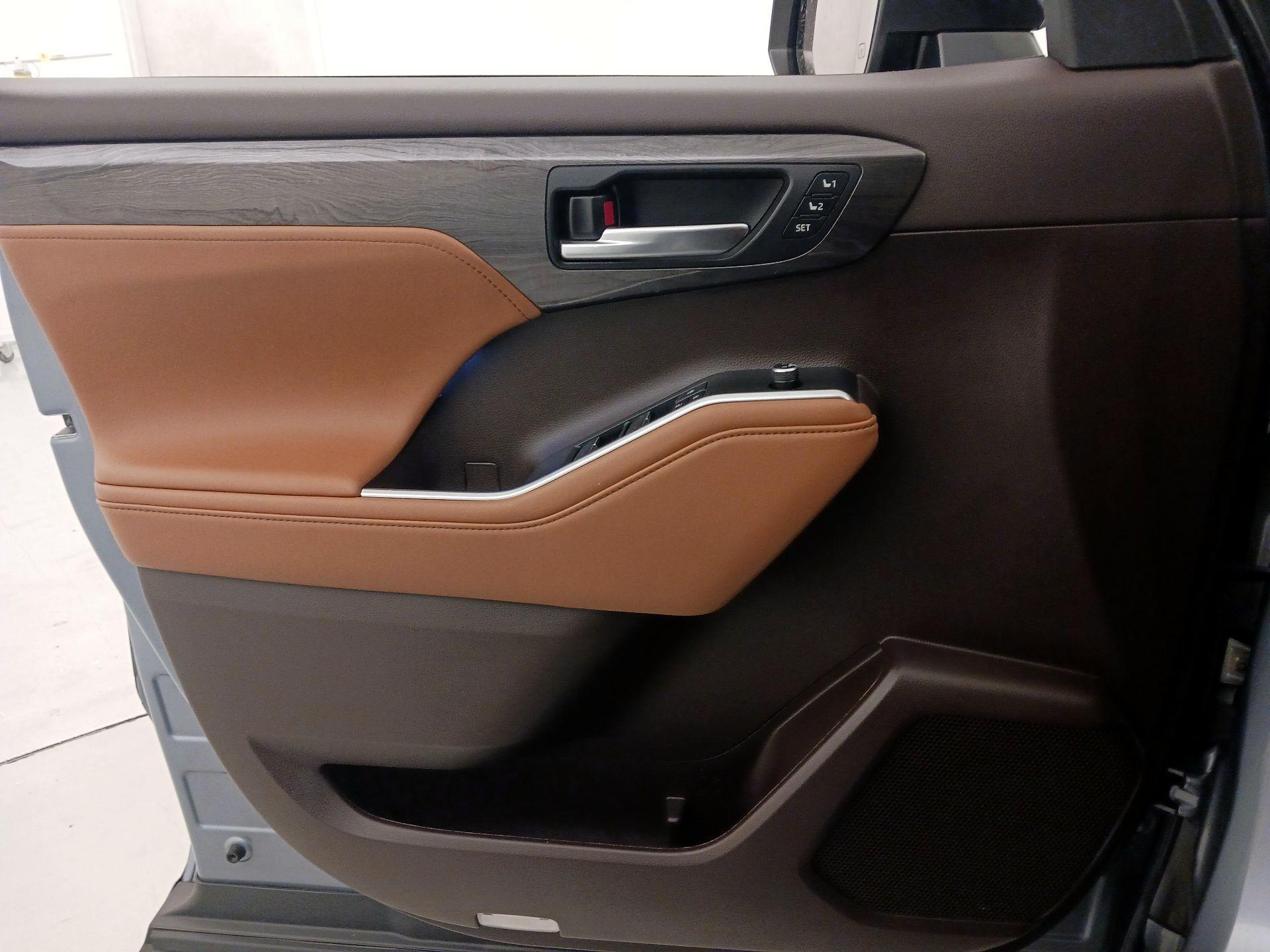 Thumbnail: 2021 Toyota Highlander - 12
